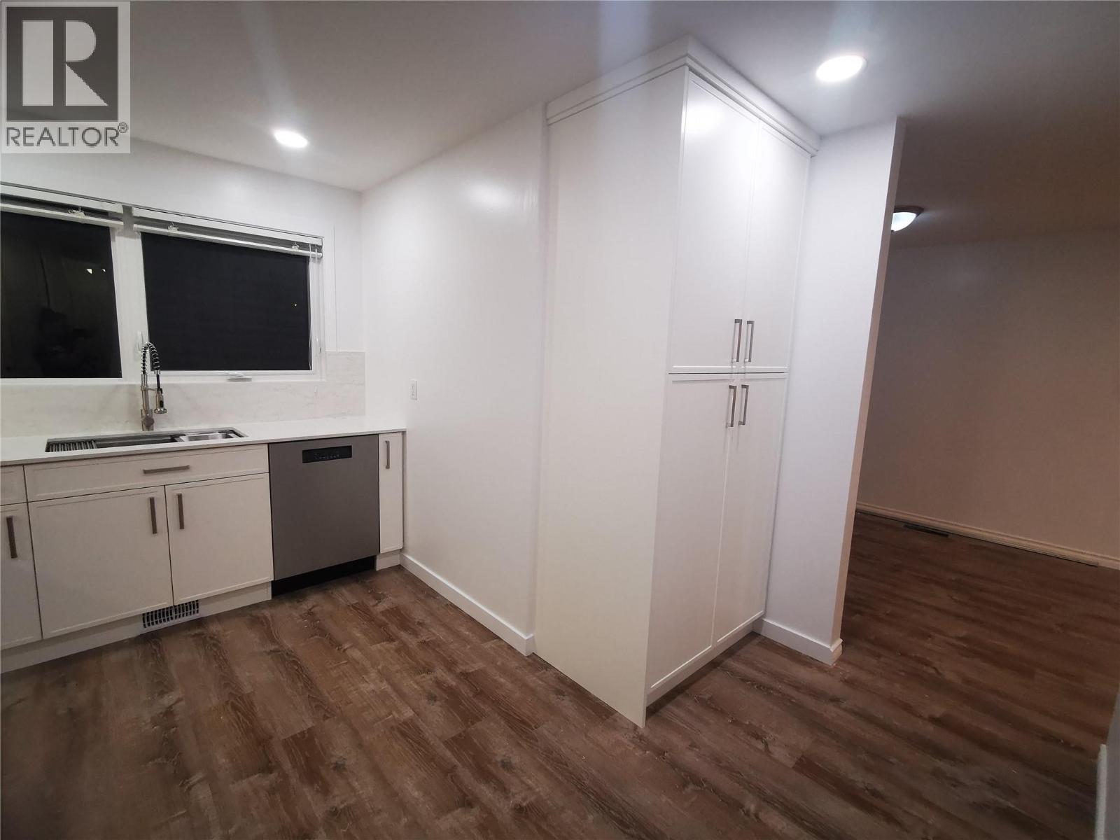 208 Tamarack Avenue, Kamloops, British Columbia V2B 1G7 - Photo 8 - 10372575