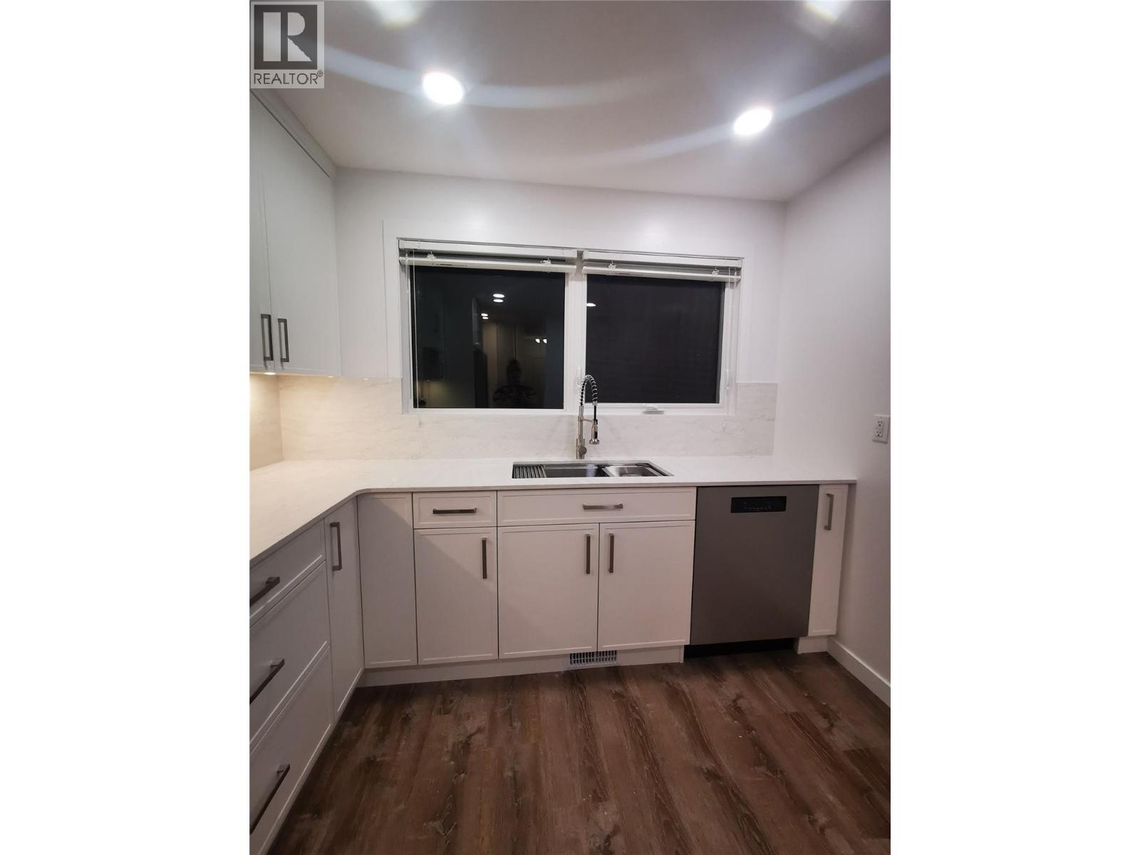 208 Tamarack Avenue, Kamloops, British Columbia V2B 1G7 - Photo 31 - 10372575