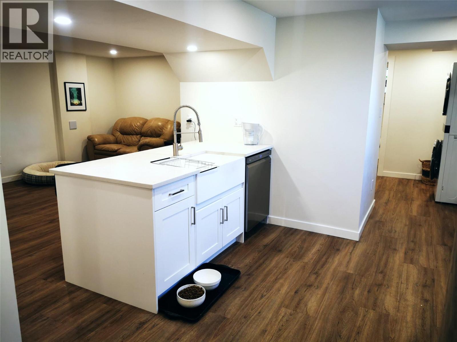 208 Tamarack Avenue, Kamloops, British Columbia V2B 1G7 - Photo 76 - 10372575