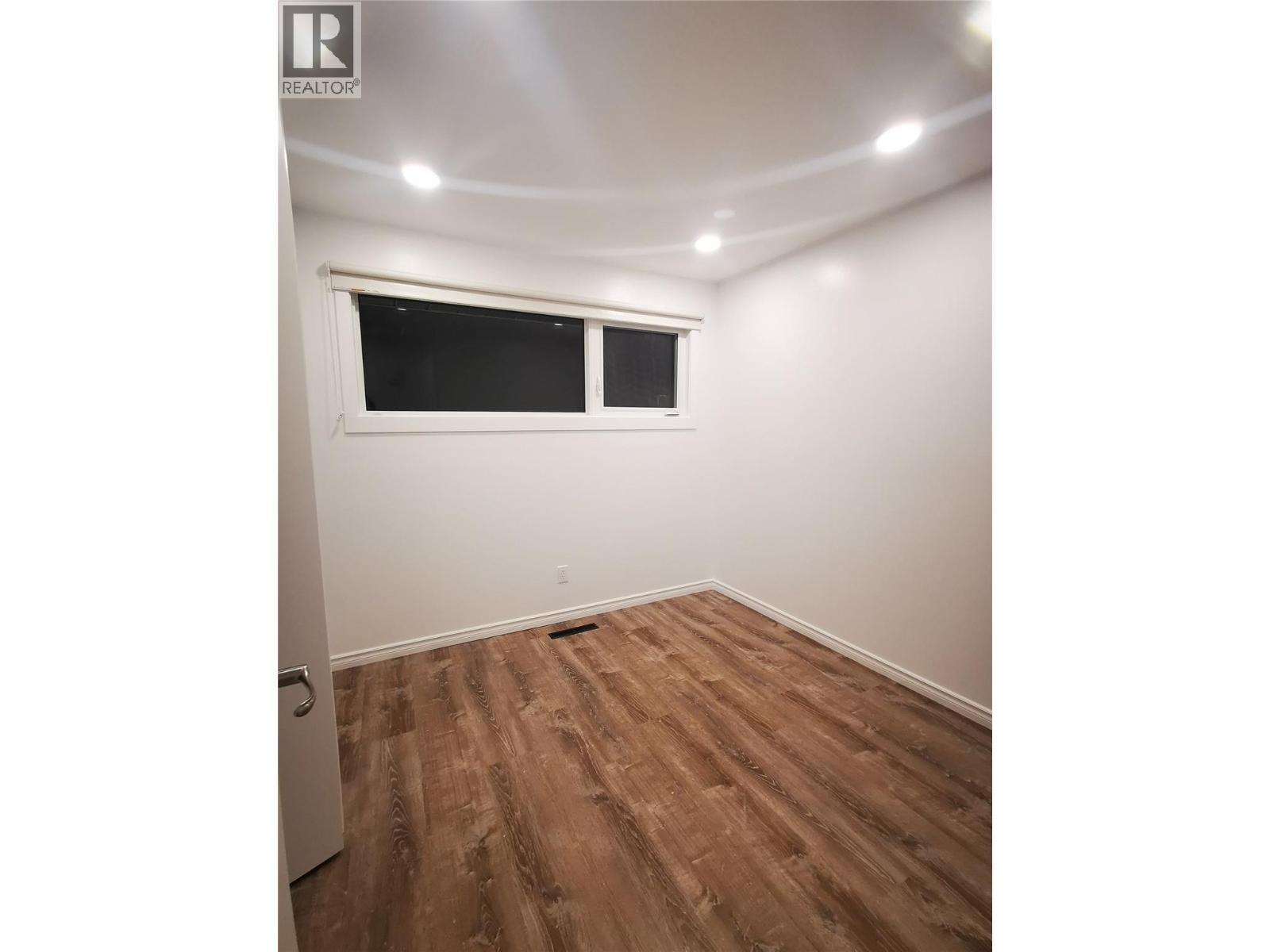 208 Tamarack Avenue, Kamloops, British Columbia V2B 1G7 - Photo 40 - 10372575