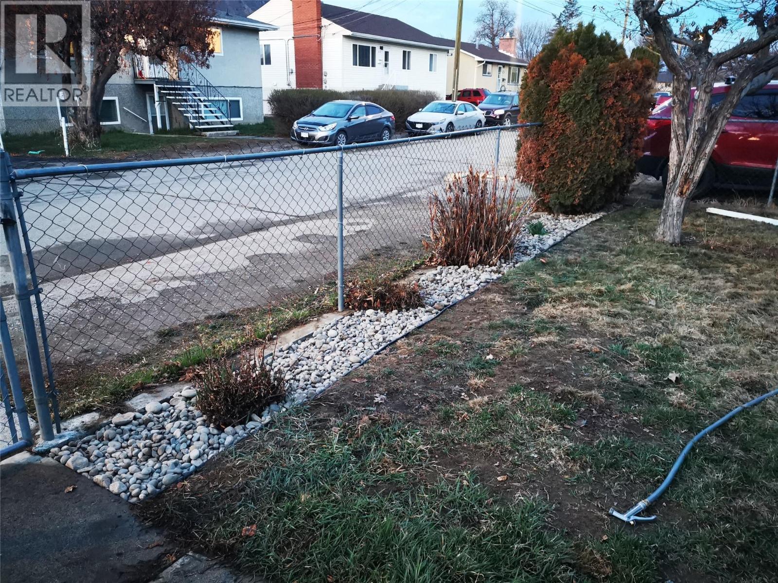 208 Tamarack Avenue, Kamloops, British Columbia V2B 1G7 - Photo 71 - 10372575