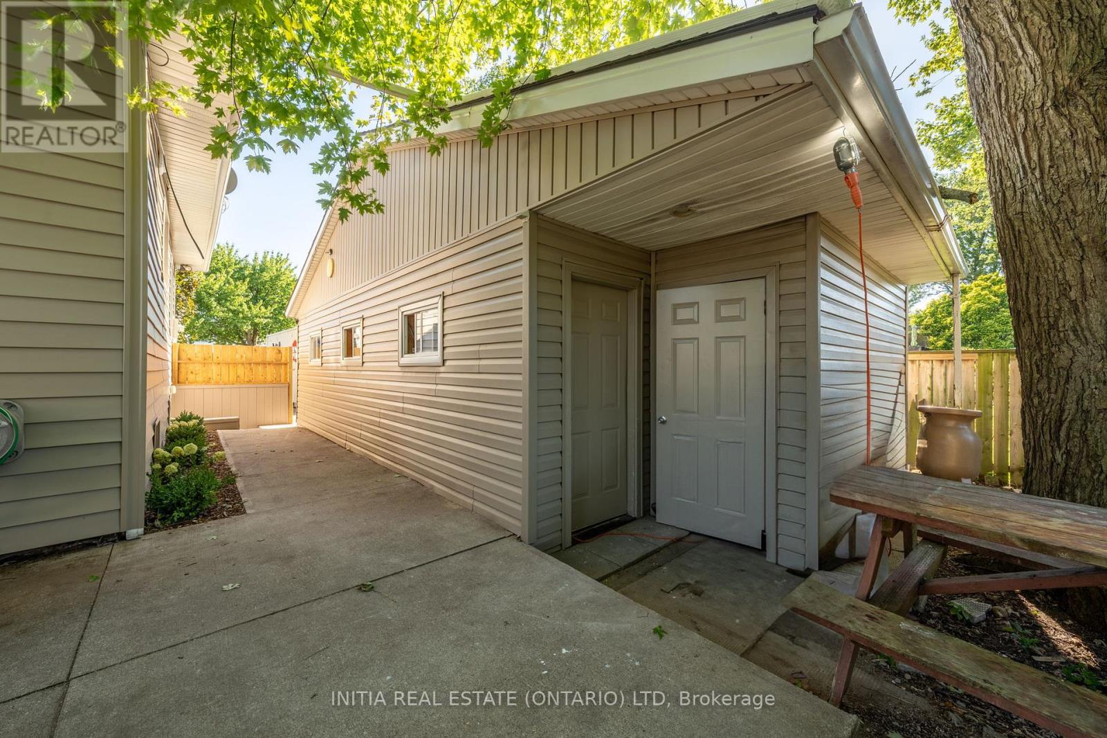 730 Talfourd Street, Sarnia, Ontario  N7T 1R9 - Photo 25 - X12696212