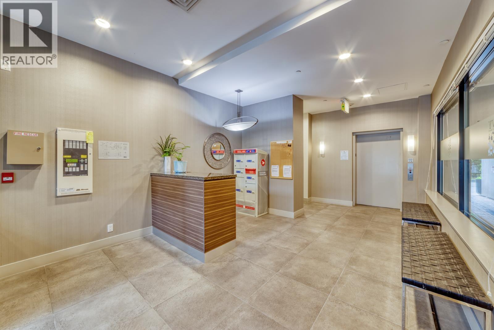 304 1273 Marine Drive, North Vancouver, British Columbia  V7P 1T3 - Photo 2 - R3079480