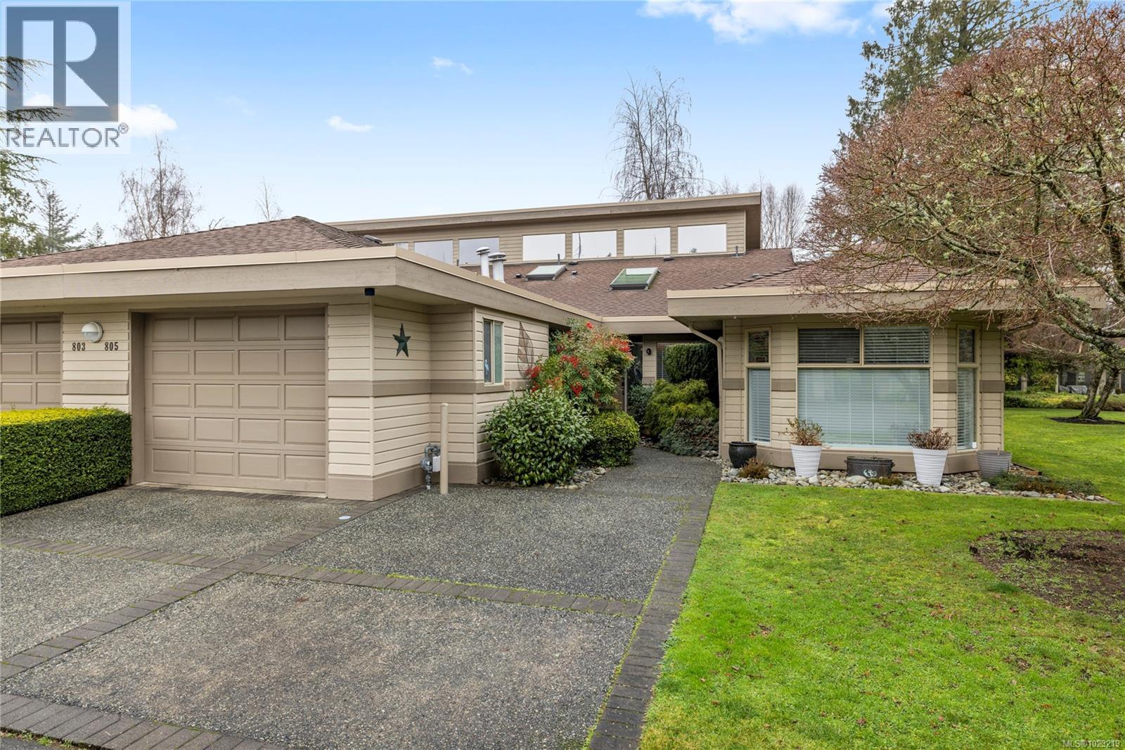 805 Lakes Blvd, French Creek, British Columbia