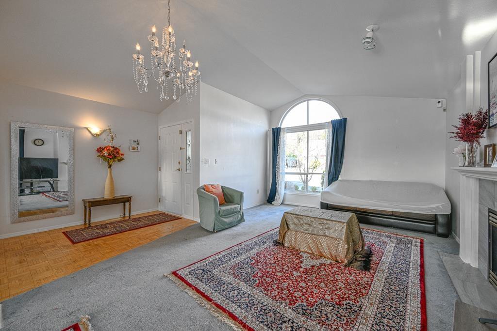 32948 10 Avenue, Mission, British Columbia  V2V 2K3 - Photo 4 - R3076734