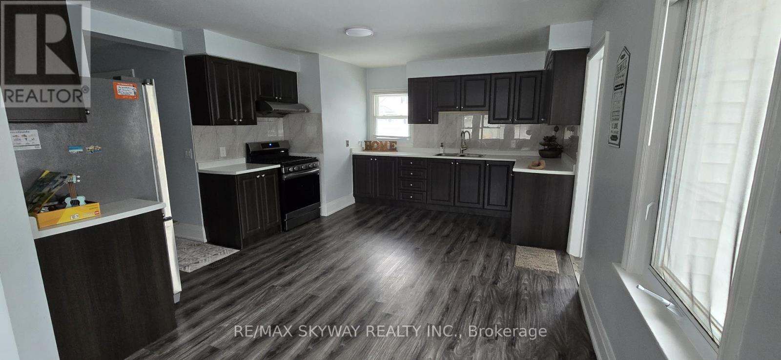 45 Confederation Street, Halton Hills, Ontario  L7G 3R4 - Photo 5 - W12680978