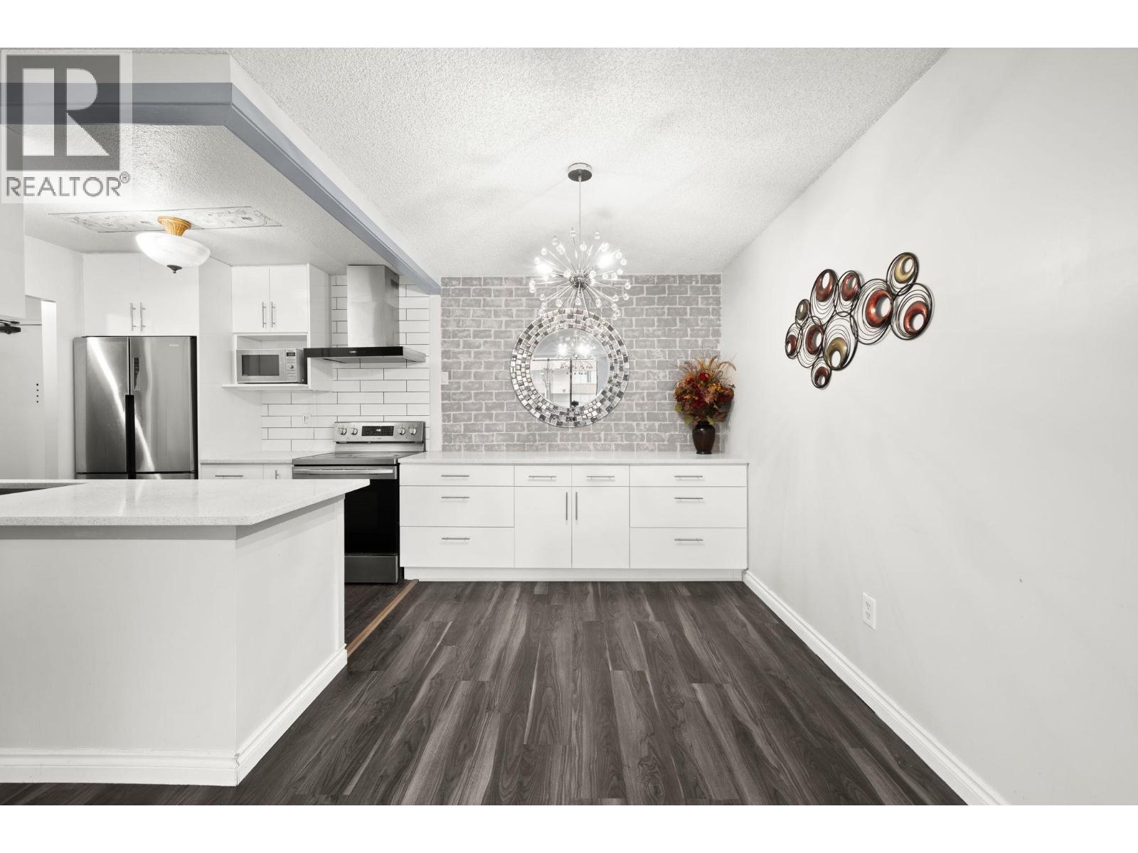 301 620 Seventh Avenue, New Westminster, British Columbia  V3M 5T6 - Photo 3 - R3079143