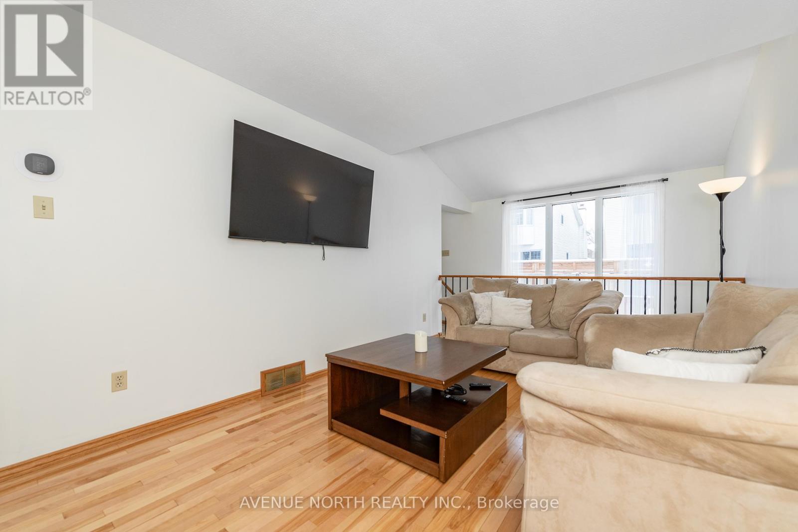 128 Midsummer Terrace, Ottawa, Ontario  K1E 3V3 - Photo 13 - X12696300