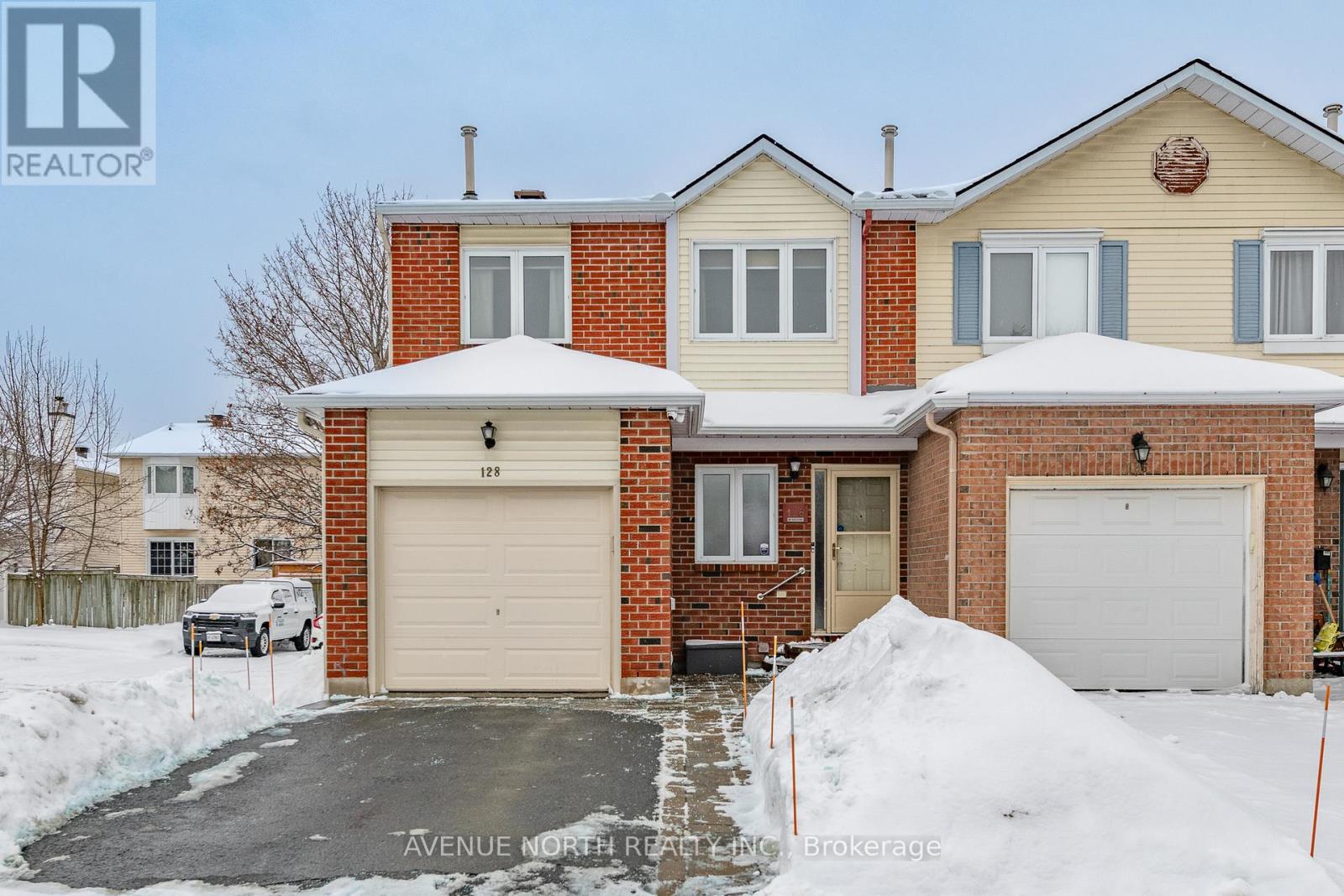 128 Midsummer Terrace, Ottawa, Ontario  K1E 3V3 - Photo 2 - X12696300