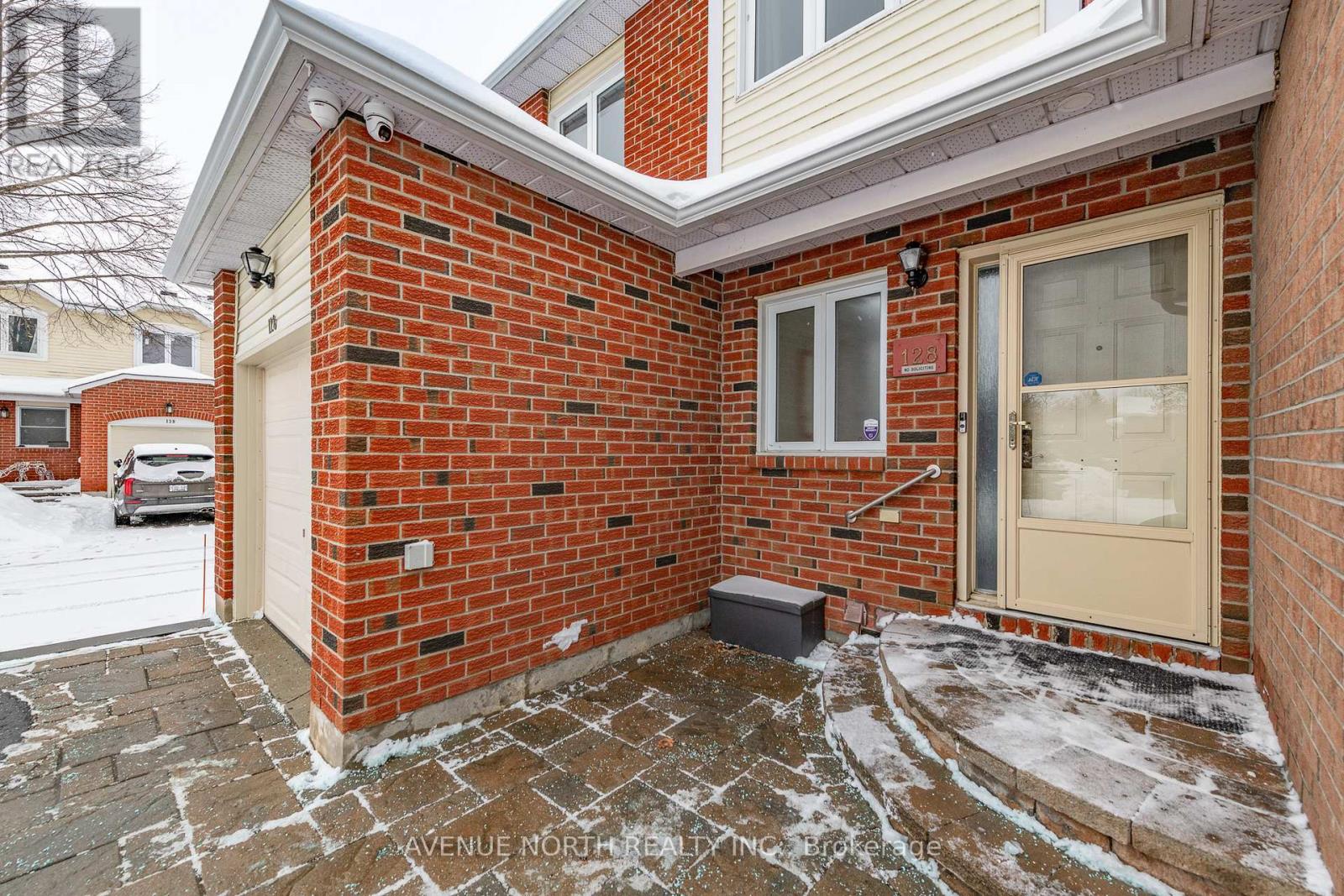 128 Midsummer Terrace, Ottawa, Ontario  K1E 3V3 - Photo 3 - X12696300