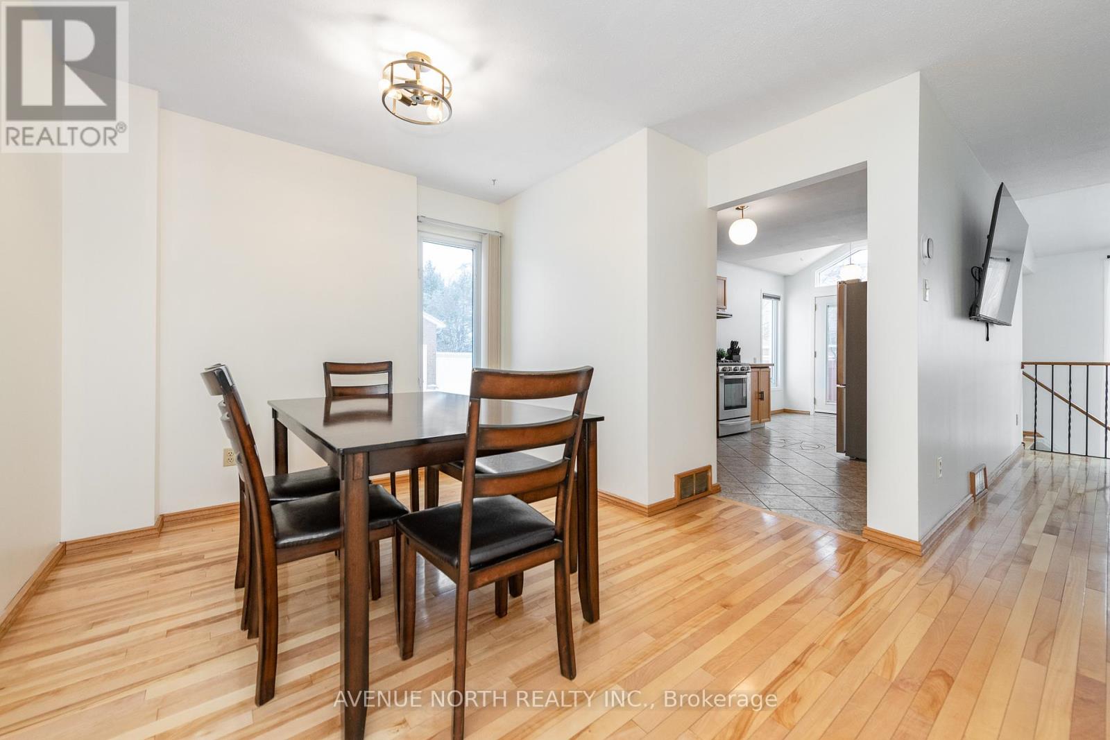 128 Midsummer Terrace, Ottawa, Ontario  K1E 3V3 - Photo 9 - X12696300