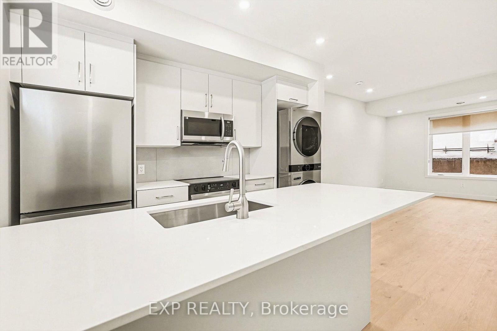 6 - 79 Marquette Avenue, Ottawa, Ontario  K1L 5J9 - Photo 2 - X12696316