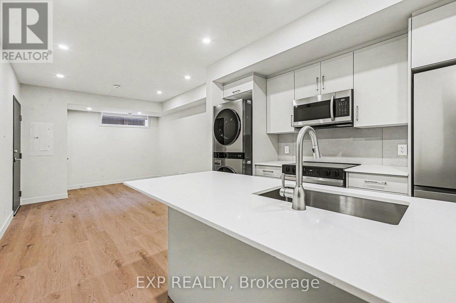 6 - 79 Marquette Avenue, Ottawa, Ontario  K1L 5J9 - Photo 3 - X12696316