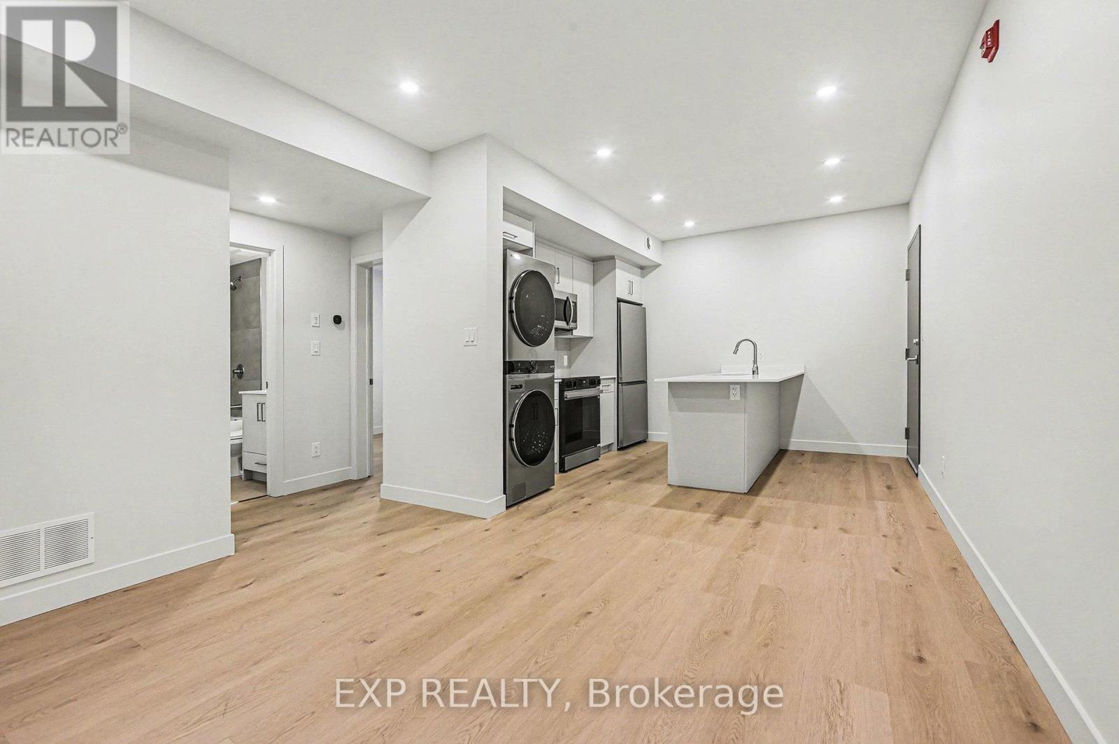 6 - 79 Marquette Avenue, Ottawa, Ontario  K1L 5J9 - Photo 4 - X12696316