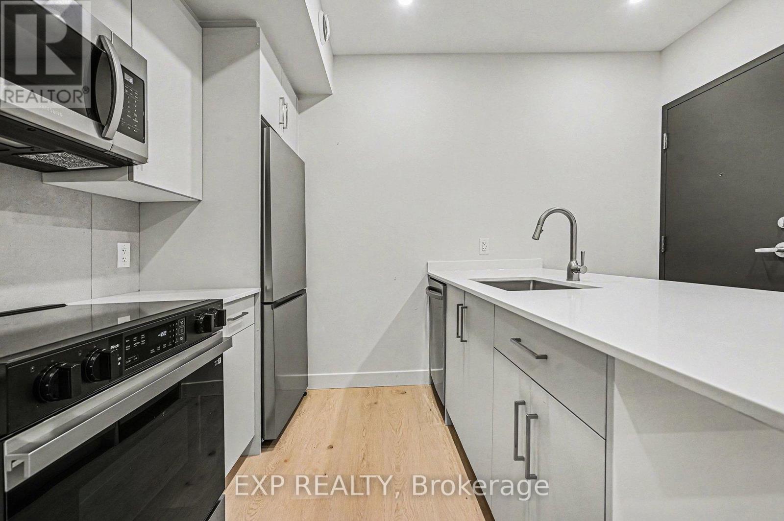 3 - 79 Marquette Avenue, Ottawa, Ontario  K1L 5J9 - Photo 3 - X12696318