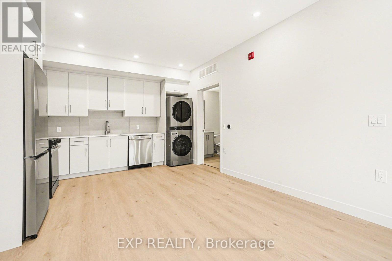 4 - 79 Marquette Avenue, Ottawa, Ontario  K1L 5J9 - Photo 2 - X12696324