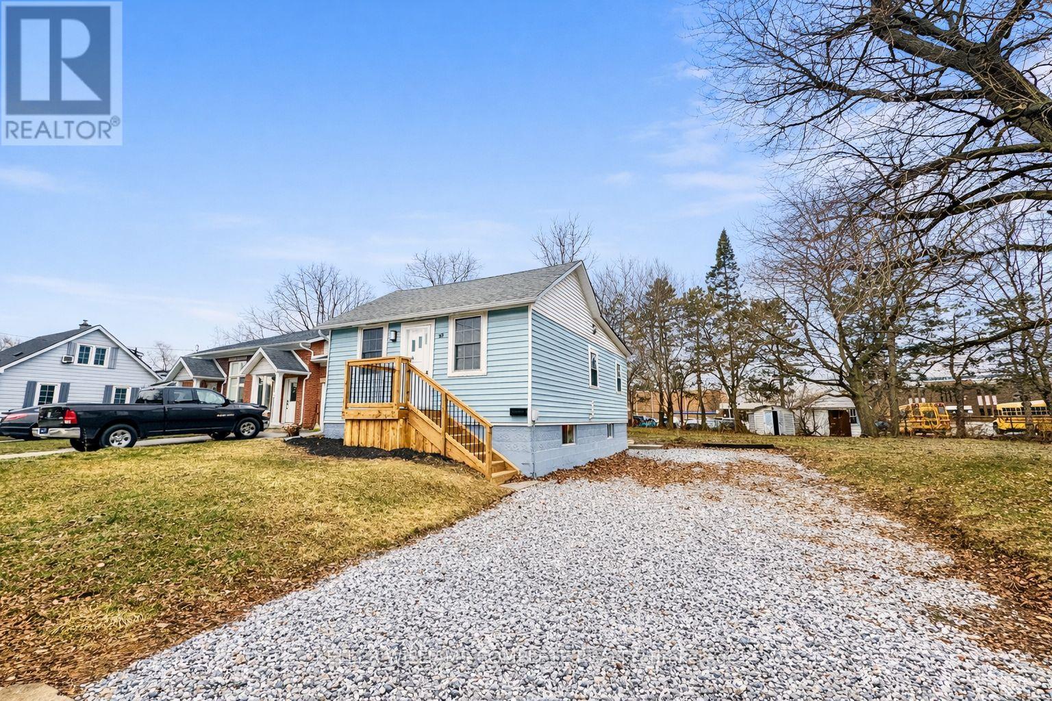 99 Bunting Road, St. Catharines, Ontario  L2P 3G8 - Photo 2 - X12696206