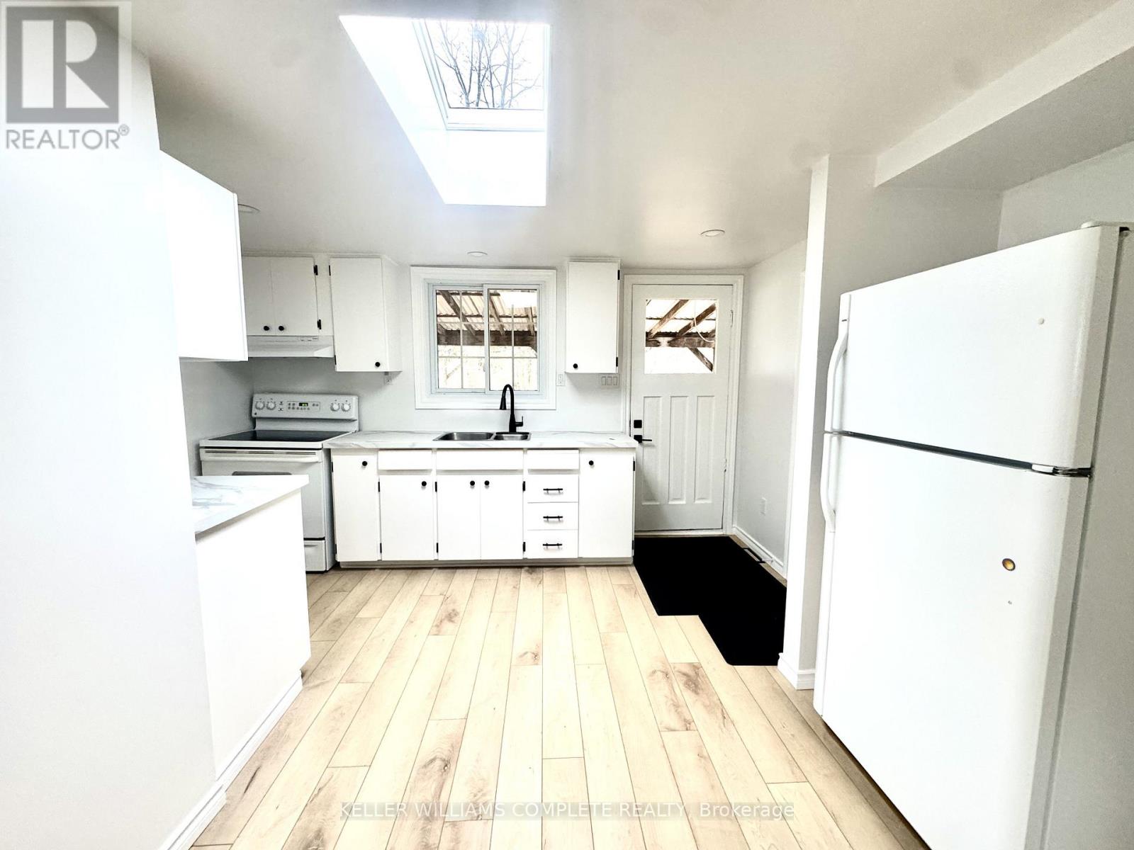 99 Bunting Road, St. Catharines, Ontario  L2P 3G8 - Photo 4 - X12696206