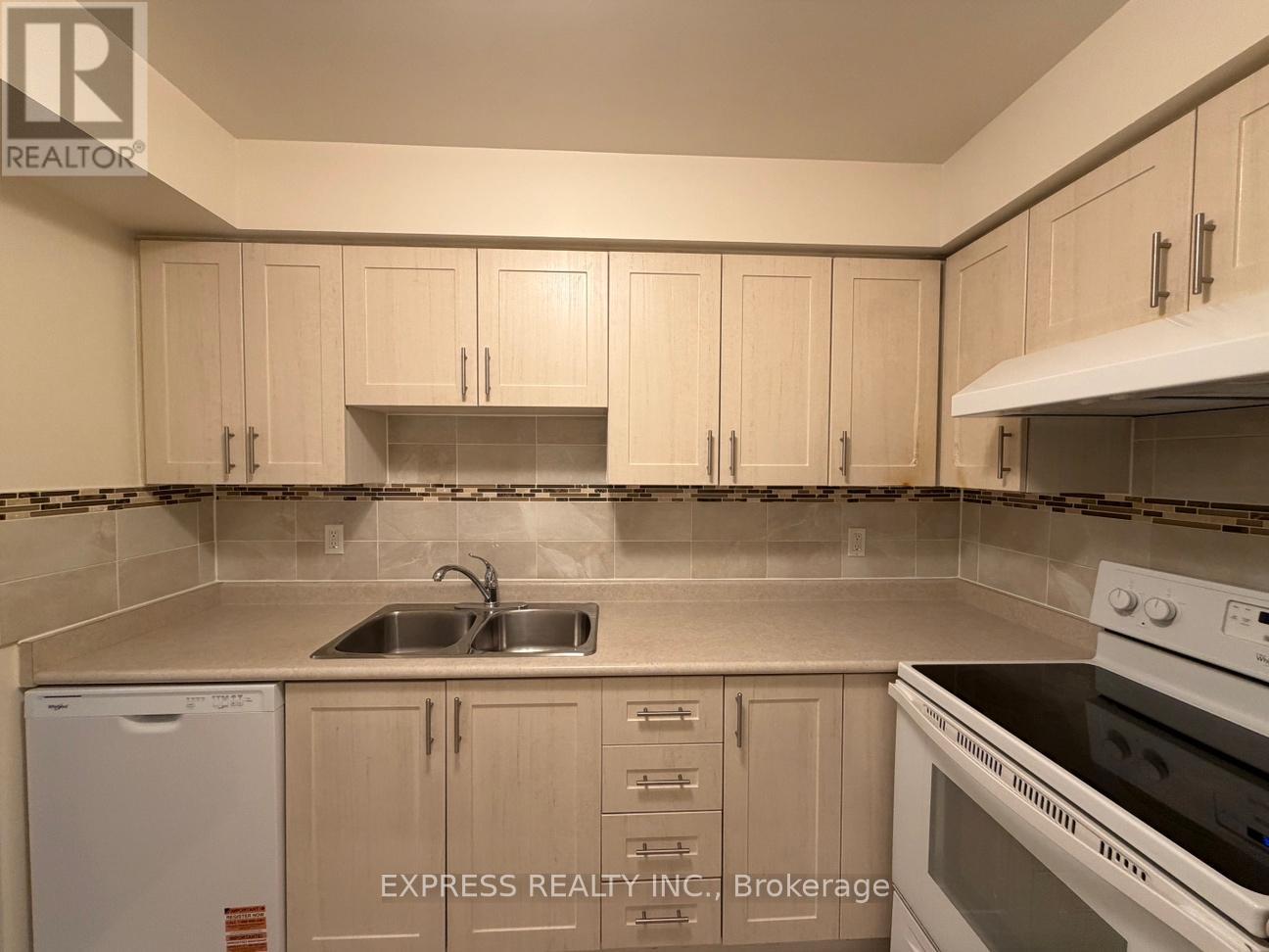 809 - 29 Pemberton Avenue, Toronto, Ontario  M2M 4L5 - Photo 3 - C12695606