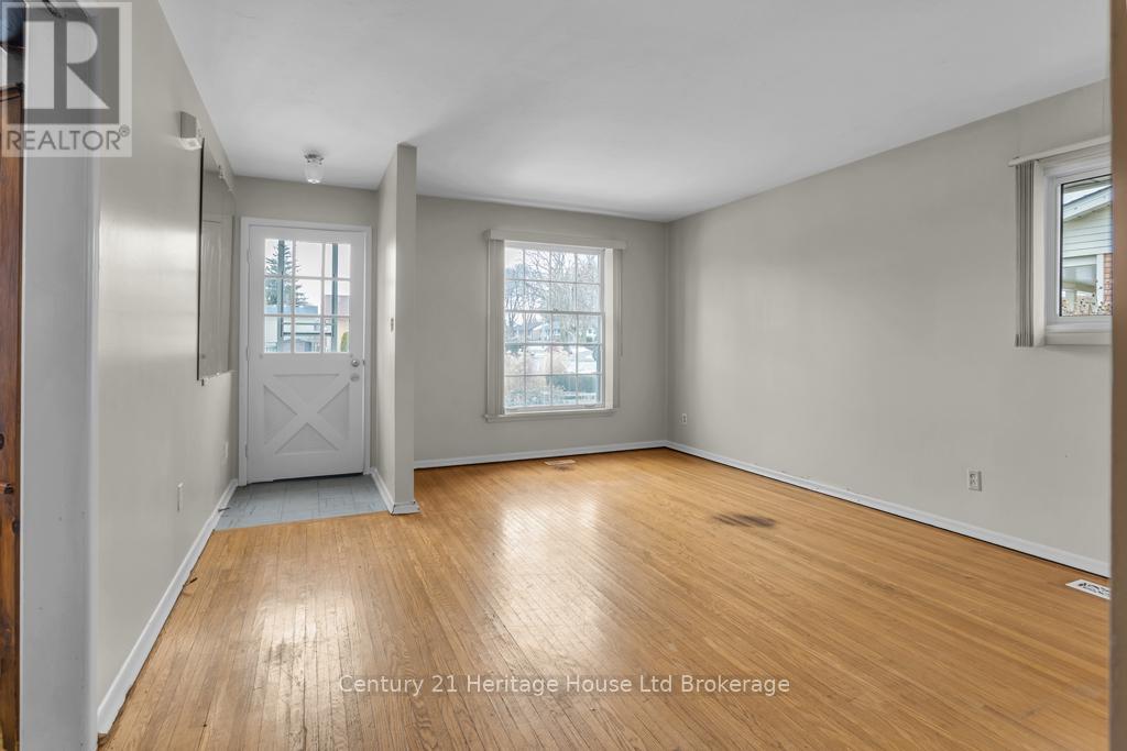 109 Lyndale Crescent, Woodstock, Ontario  N4S 7S8 - Photo 10 - X12696198