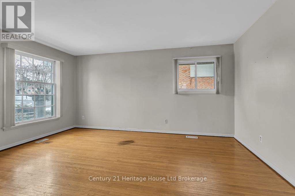 109 Lyndale Crescent, Woodstock, Ontario  N4S 7S8 - Photo 4 - X12696198