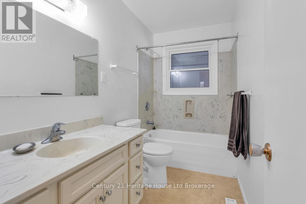 109 Lyndale Crescent, Woodstock, Ontario  N4S 7S8 - Photo 6 - X12696198