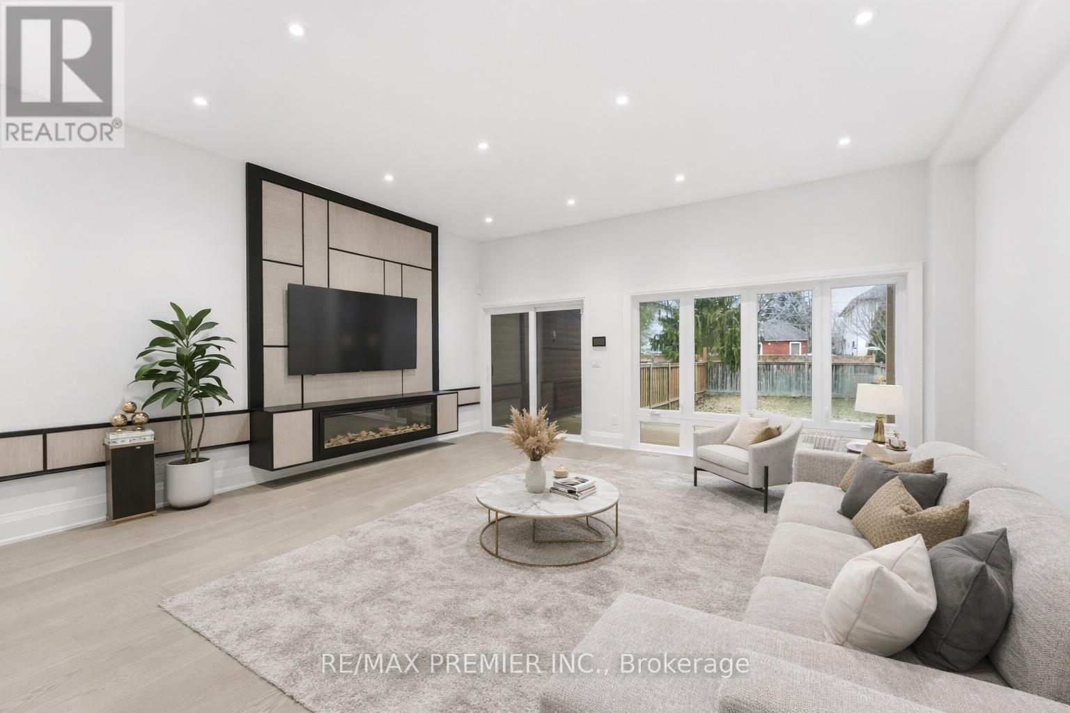 23a Maple Avenue N, Mississauga, Ontario  L5H 2S1 - Photo 18 - W12693262