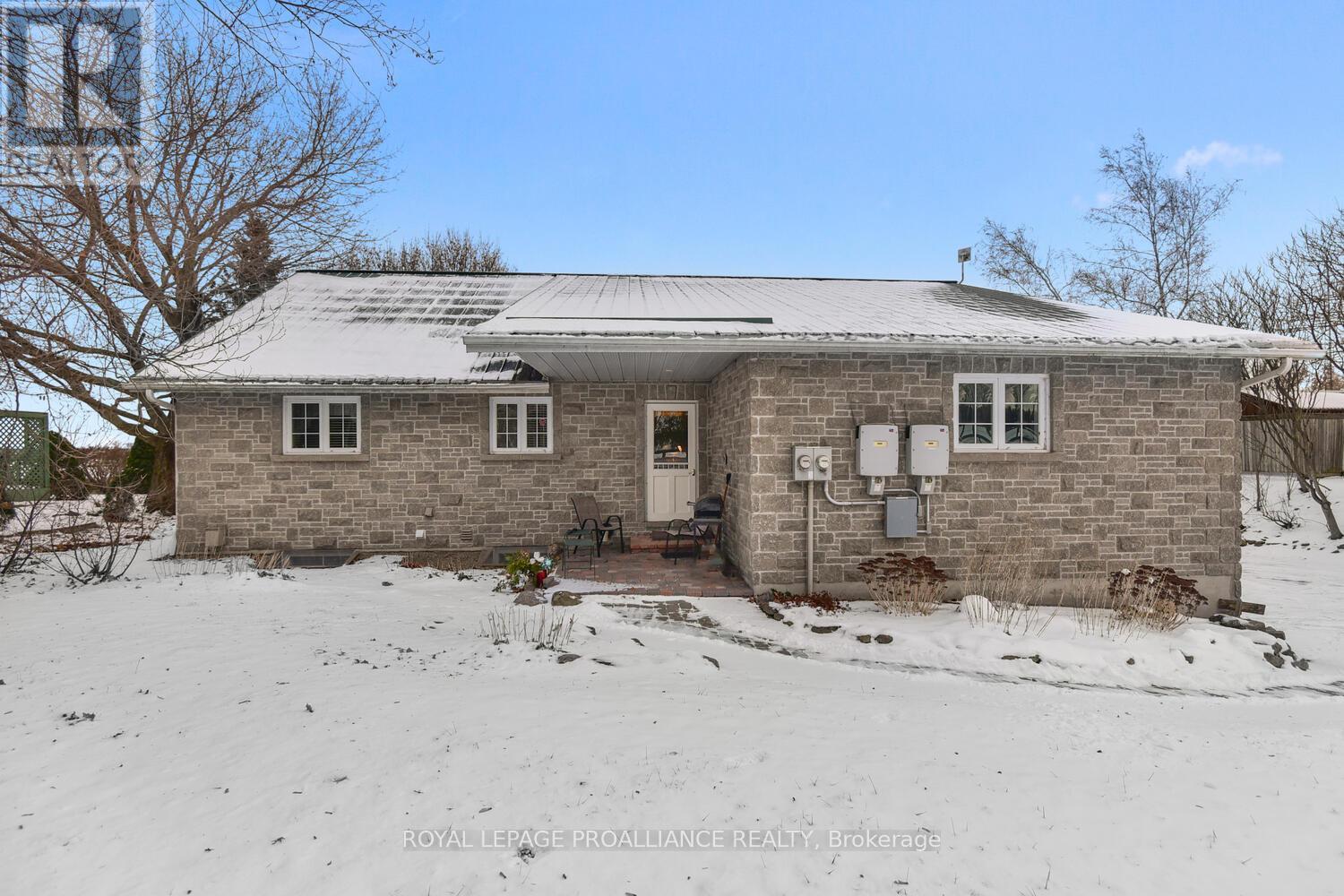 2111 County Road 2 Road E, Edwardsburgh/cardinal, Ontario  K0E 1T1 - Photo 1 - X12696346