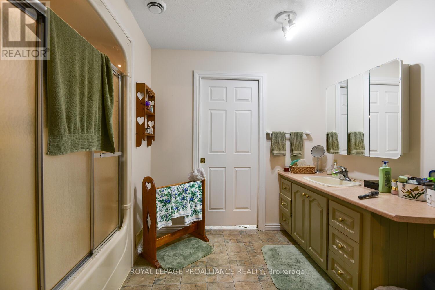 2111 County Road 2 Road E, Edwardsburgh/cardinal, Ontario  K0E 1T1 - Photo 14 - X12696346