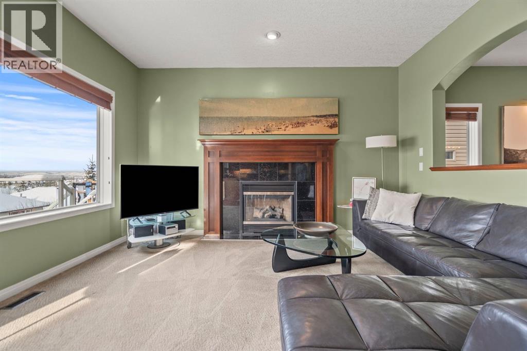 153 Crestridge Way Sw, Calgary, Alberta  T3B 5Z3 - Photo 2 - A2273279