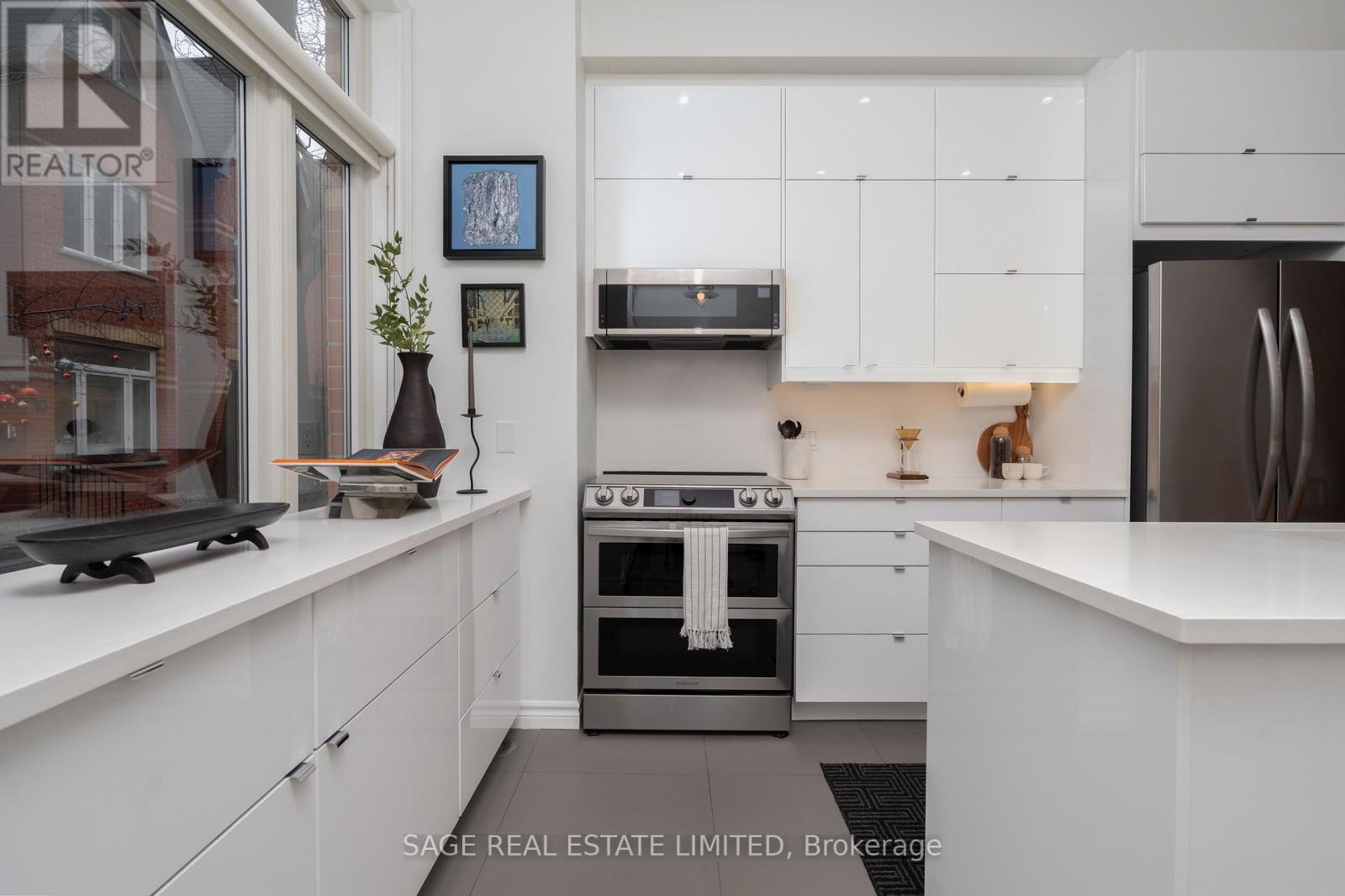 14 Old Trillium Lane, Toronto, Ontario  M5A 4T2 - Photo 3 - C12696356