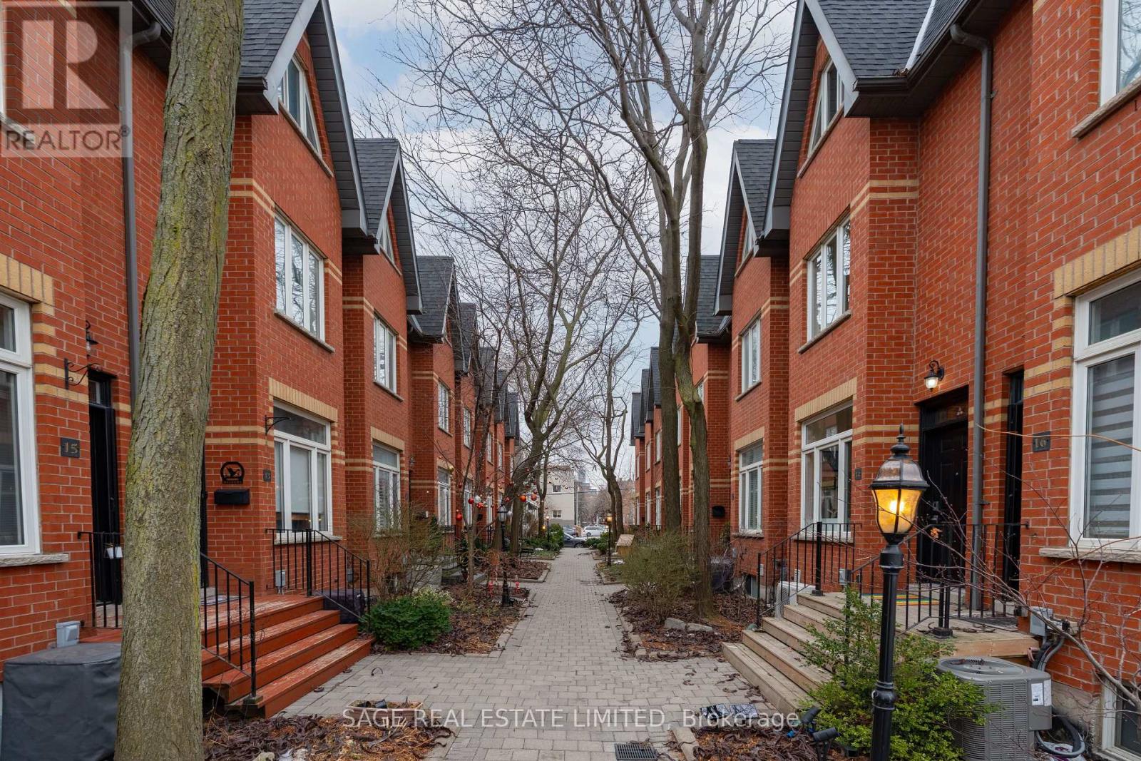 14 Old Trillium Lane, Toronto, Ontario  M5A 4T2 - Photo 40 - C12696356