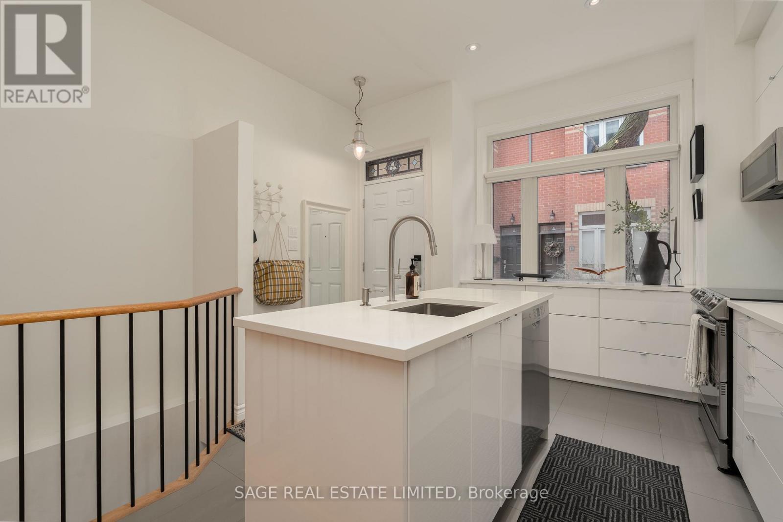 14 Old Trillium Lane, Toronto, Ontario  M5A 4T2 - Photo 7 - C12696356