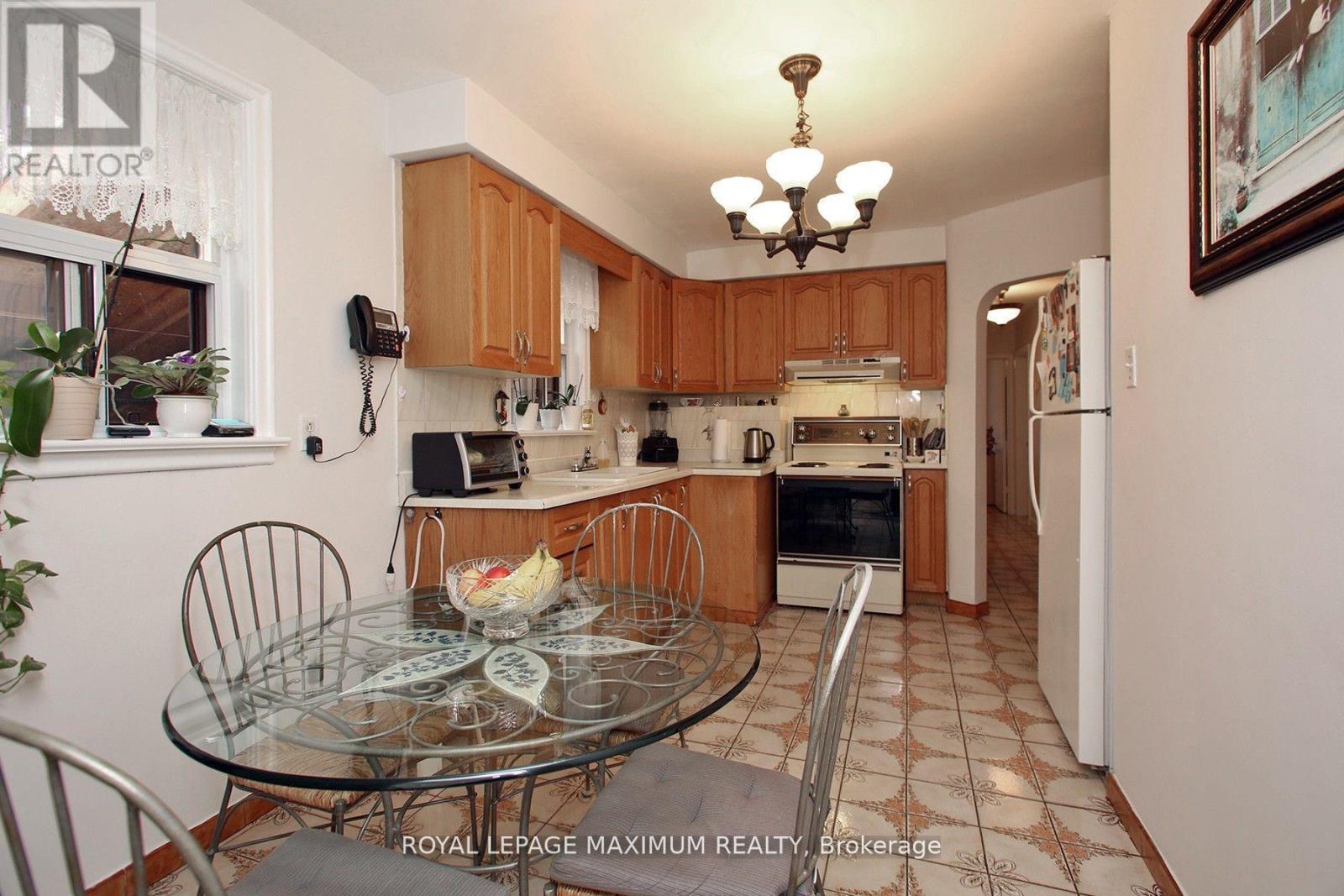 938 Kennedy Road, Toronto, Ontario  M1K 2G3 - Photo 11 - E12696290