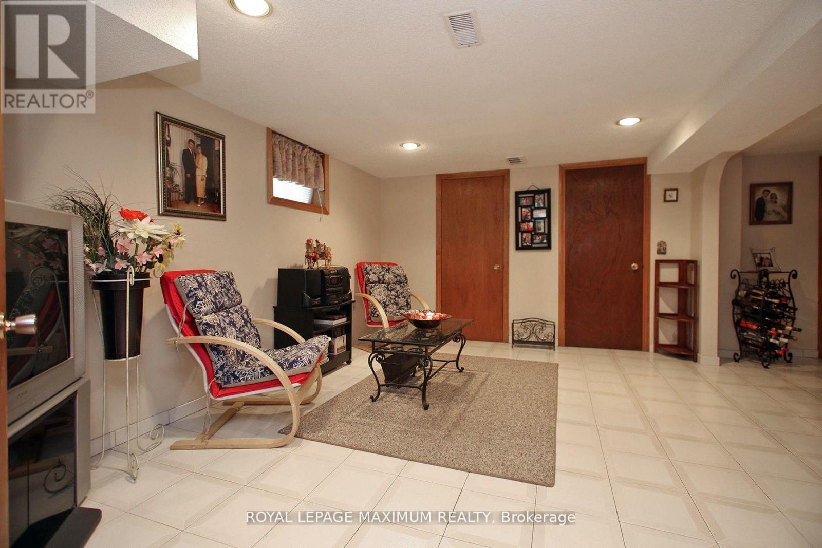 938 Kennedy Road, Toronto, Ontario  M1K 2G3 - Photo 19 - E12696290