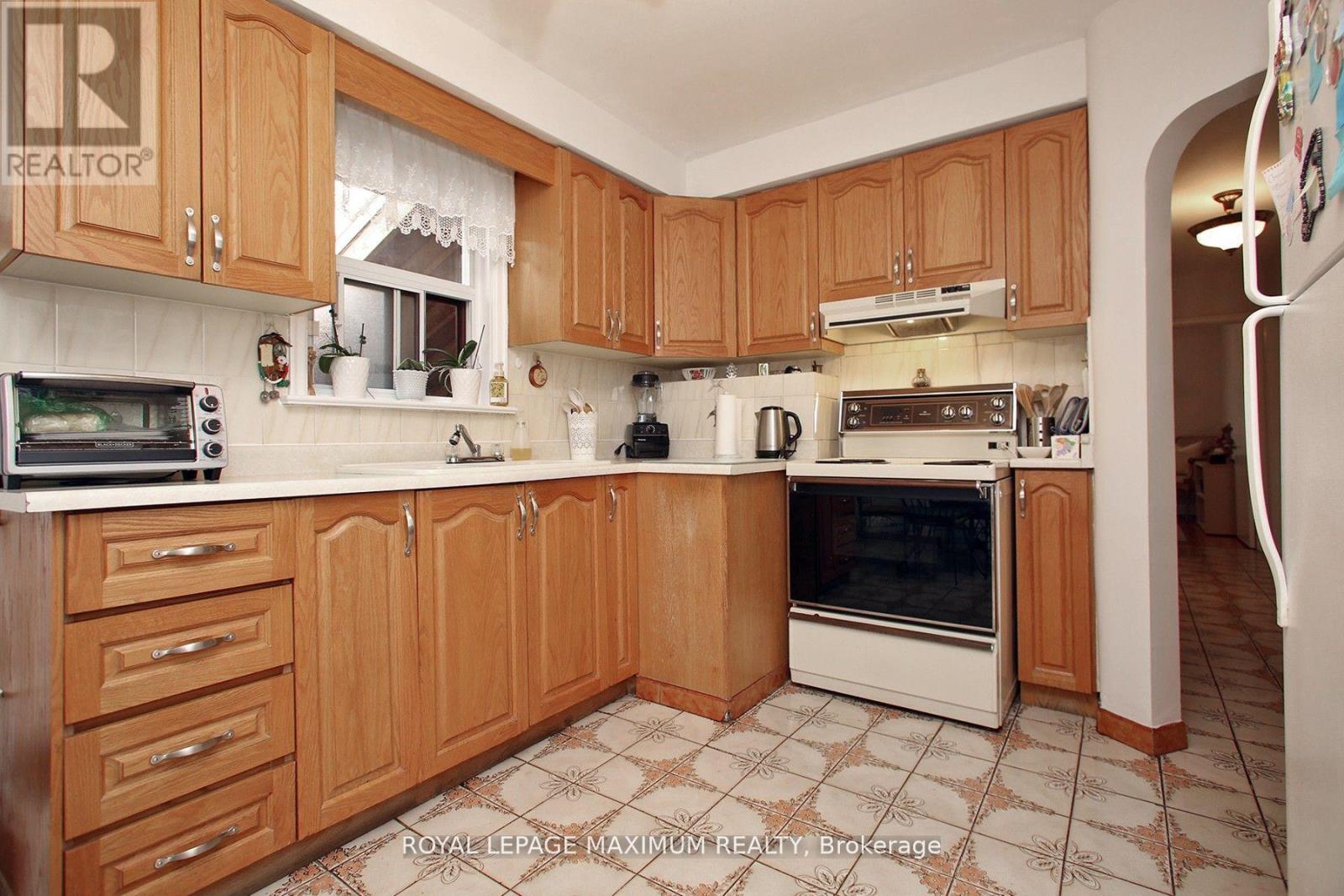 938 Kennedy Road, Toronto, Ontario  M1K 2G3 - Photo 9 - E12696290