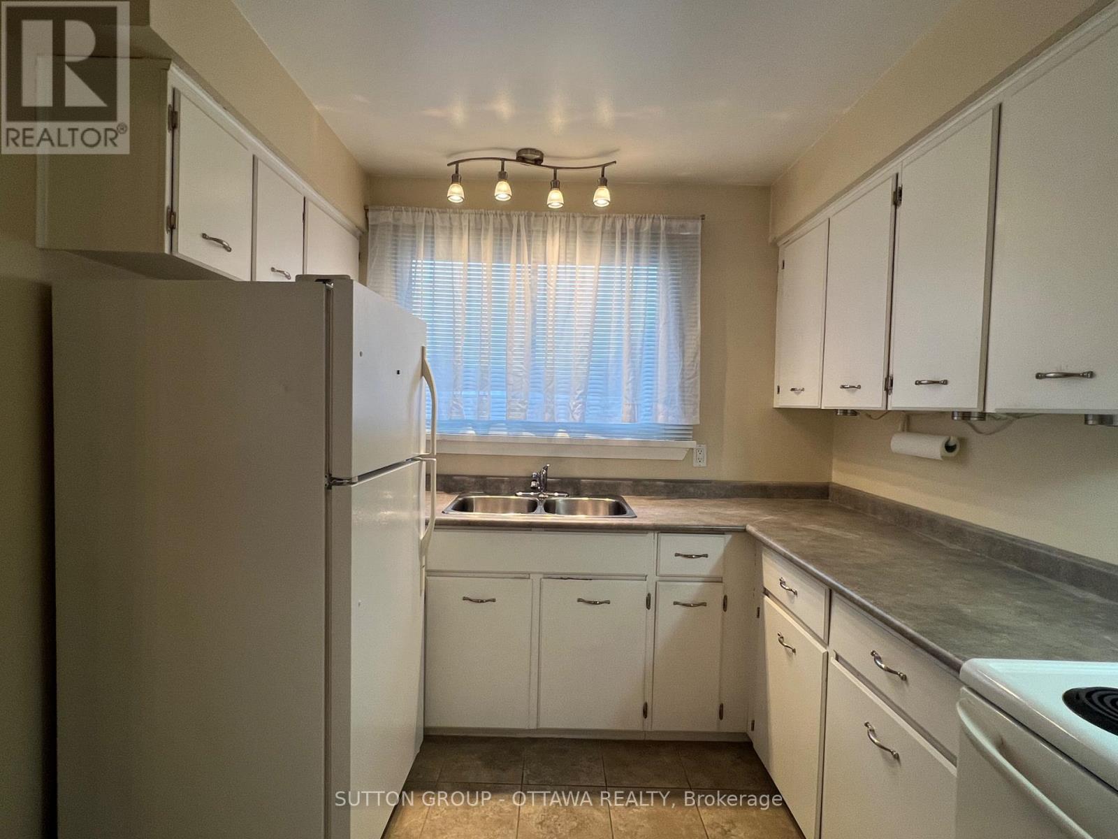 55 Hadley Circle, Ottawa, Ontario  K2H 7Z8 - Photo 10 - X12652632