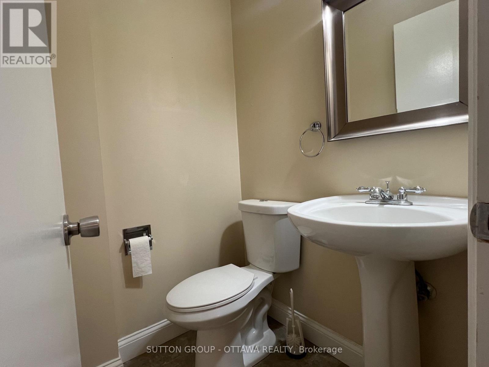 55 Hadley Circle, Ottawa, Ontario  K2H 7Z8 - Photo 11 - X12652632