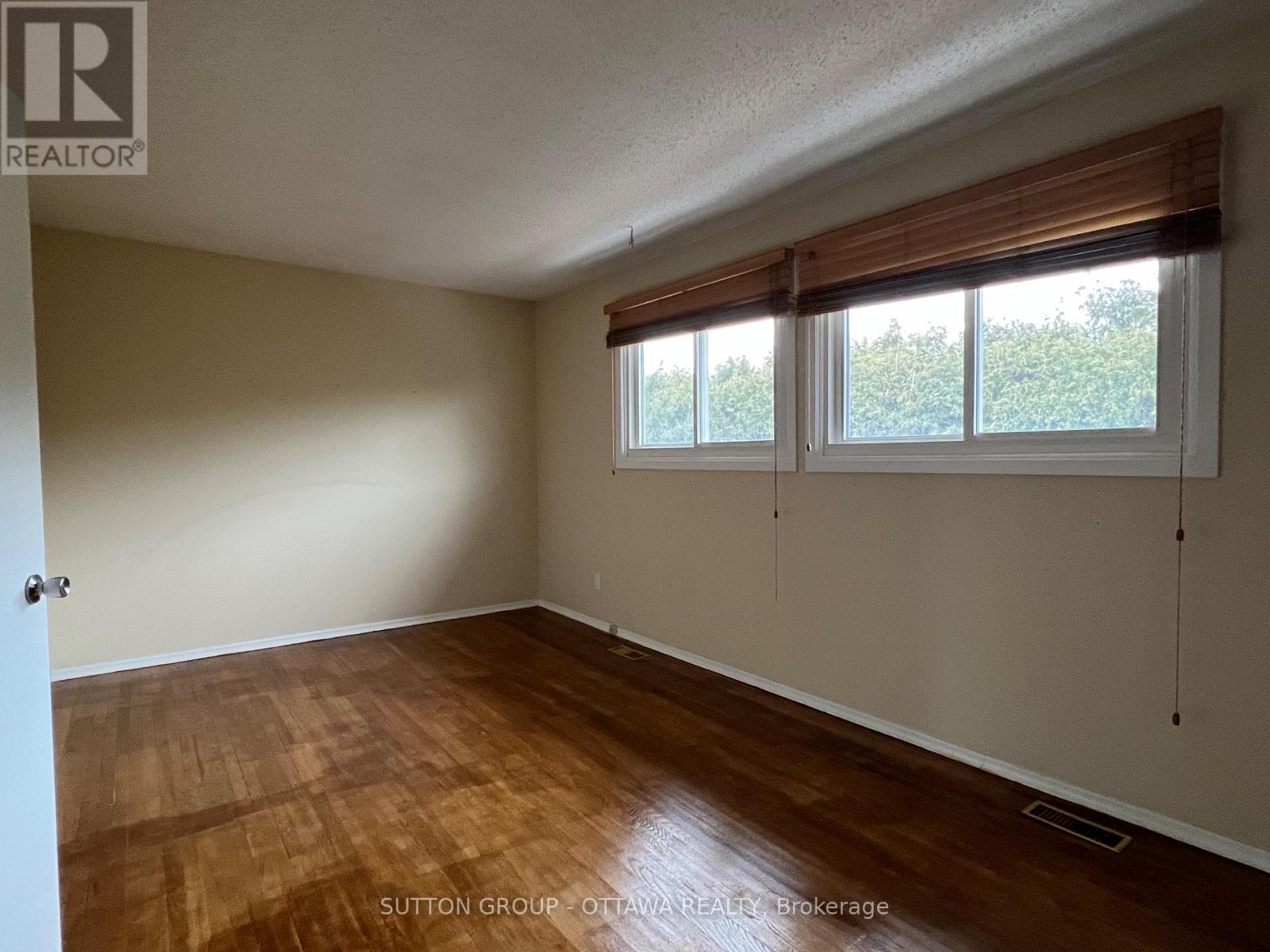 55 Hadley Circle, Ottawa, Ontario  K2H 7Z8 - Photo 12 - X12652632