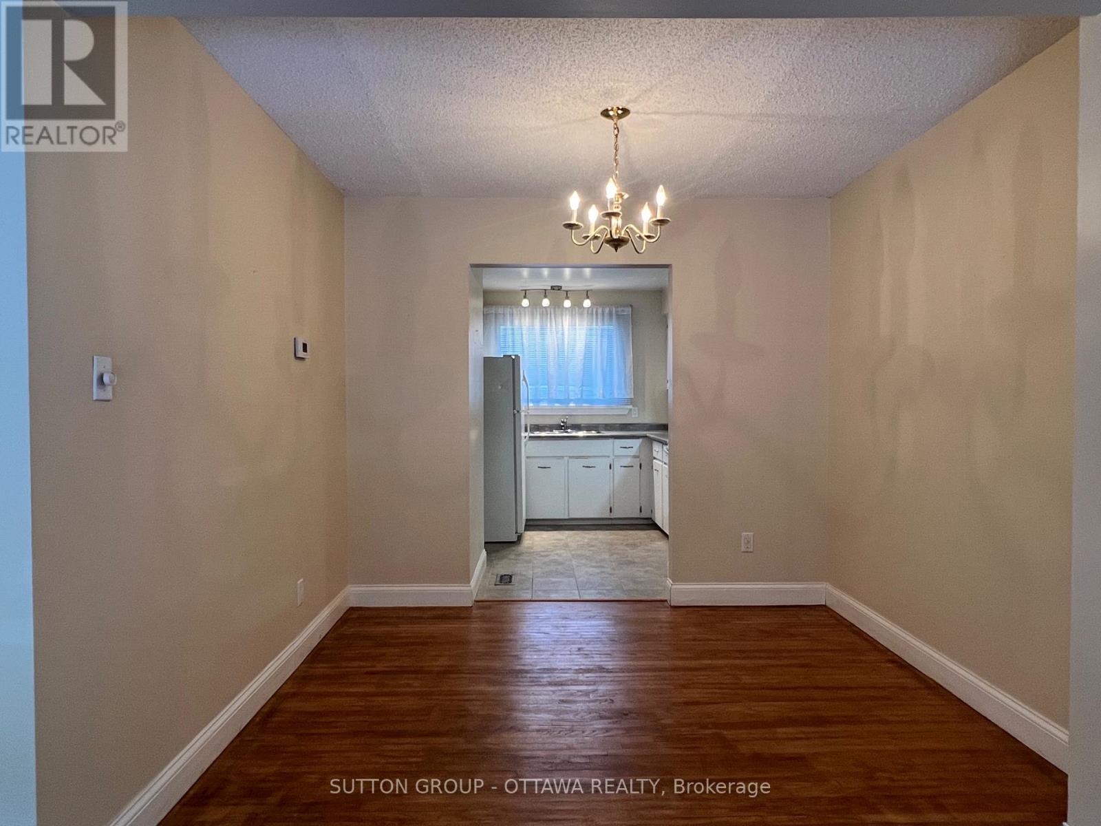 55 Hadley Circle, Ottawa, Ontario  K2H 7Z8 - Photo 7 - X12652632