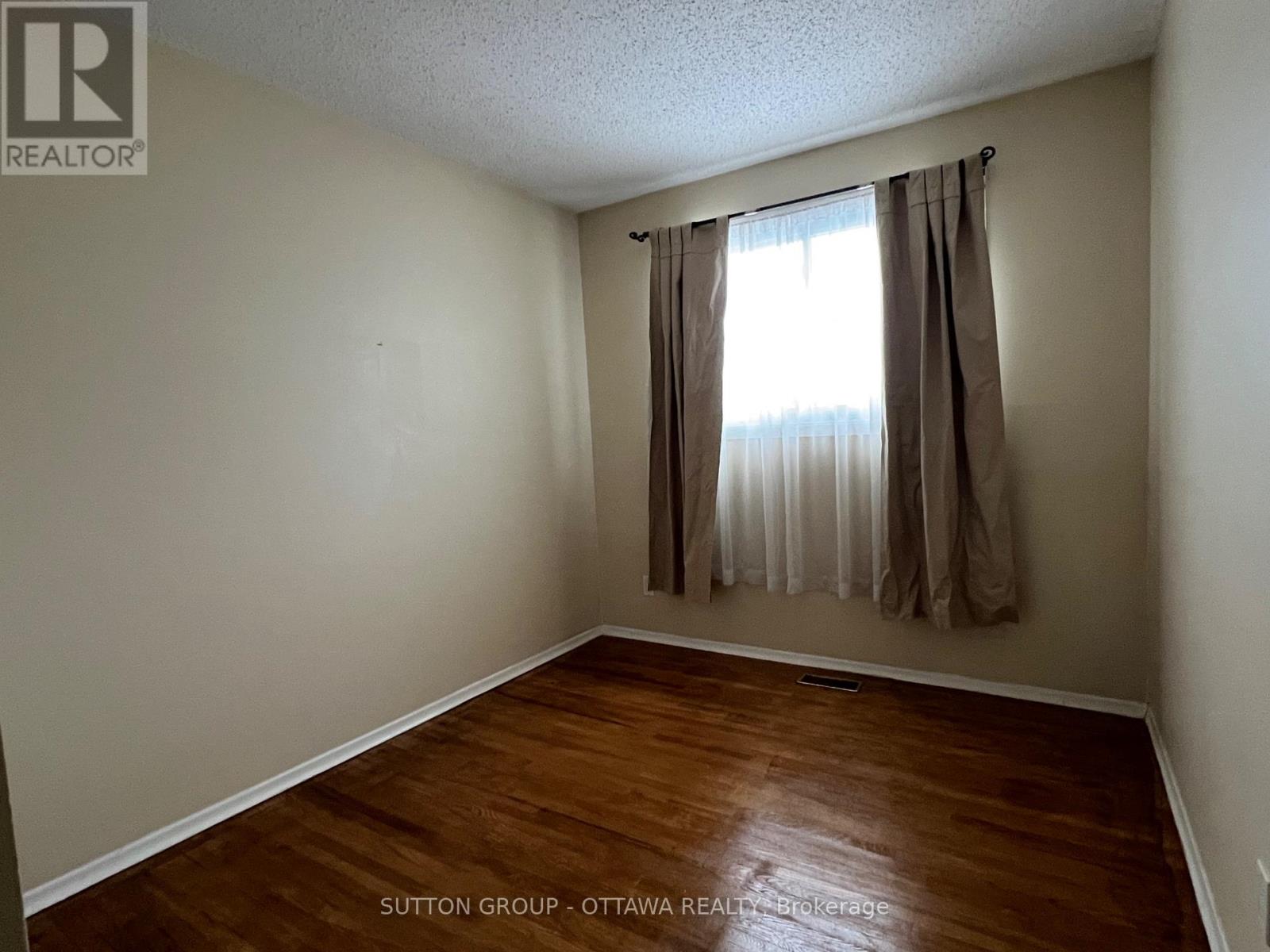 55 Hadley Circle, Ottawa, Ontario  K2H 7Z8 - Photo 14 - X12652632