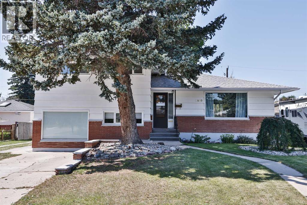 1020 Fern Crescent S, Lethbridge, Alberta  T1K 2W3 - Photo 1 - A2250050