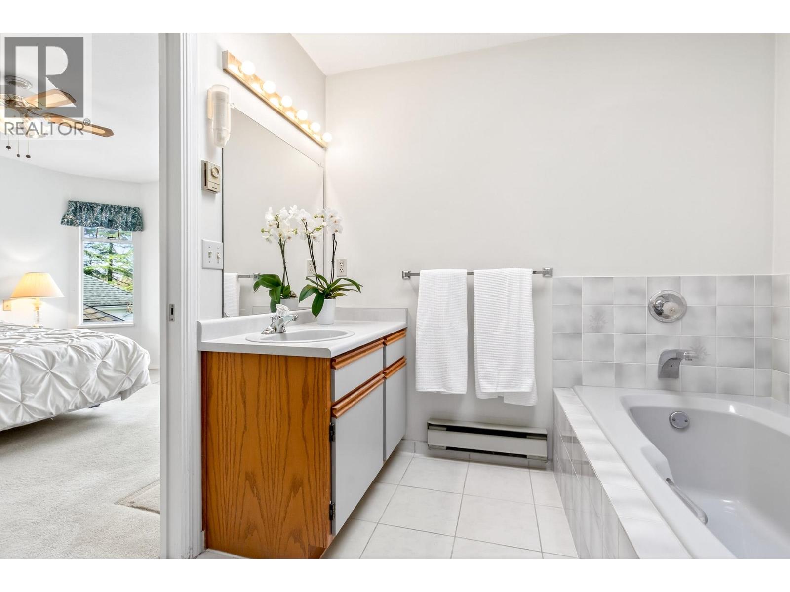 1819 Foster Avenue, Coquitlam, British Columbia  V3J 7K8 - Photo 28 - R3078895