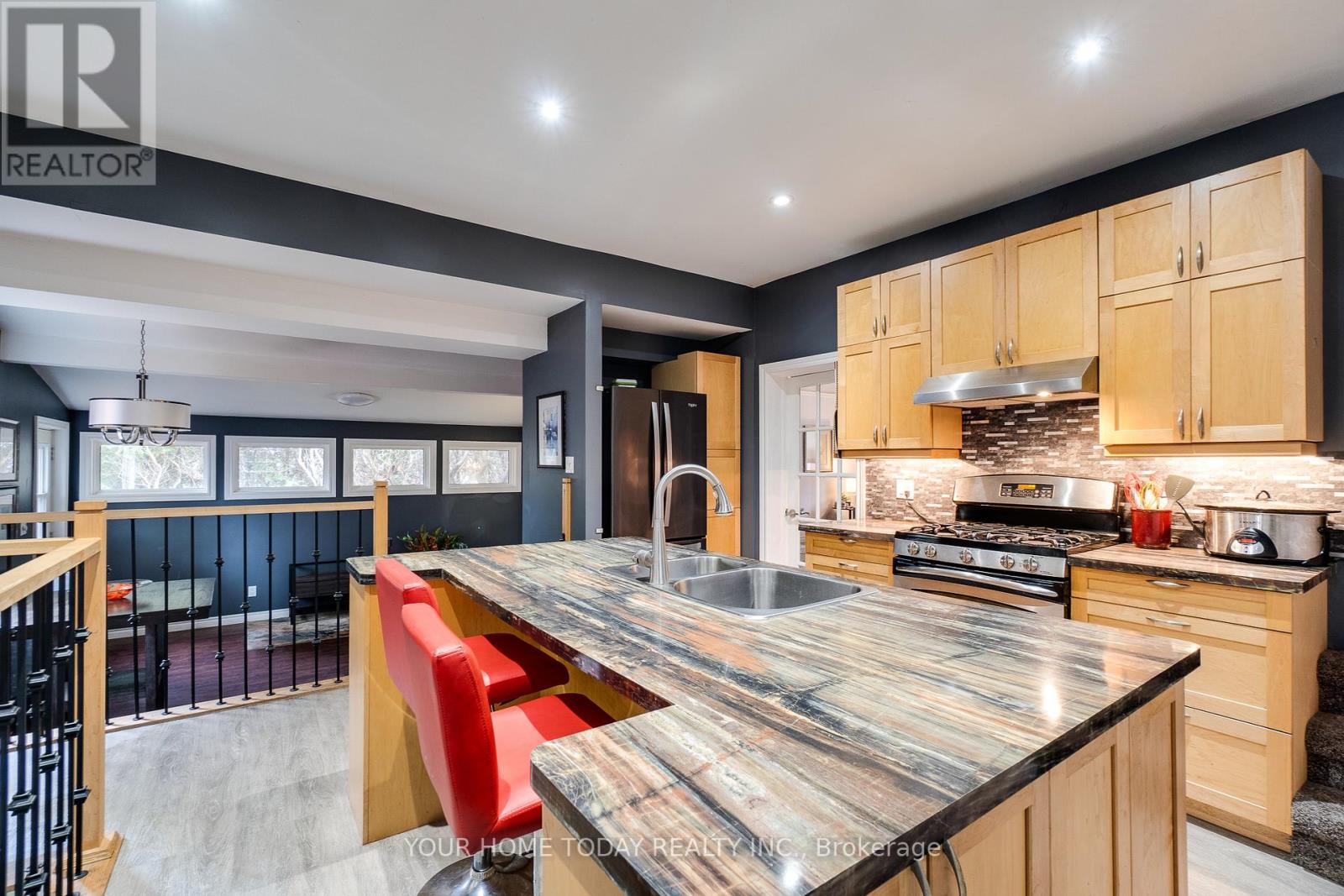 10 Knox Street, Halton Hills, Ontario  L7J 1C7 - Photo 10 - W12696186