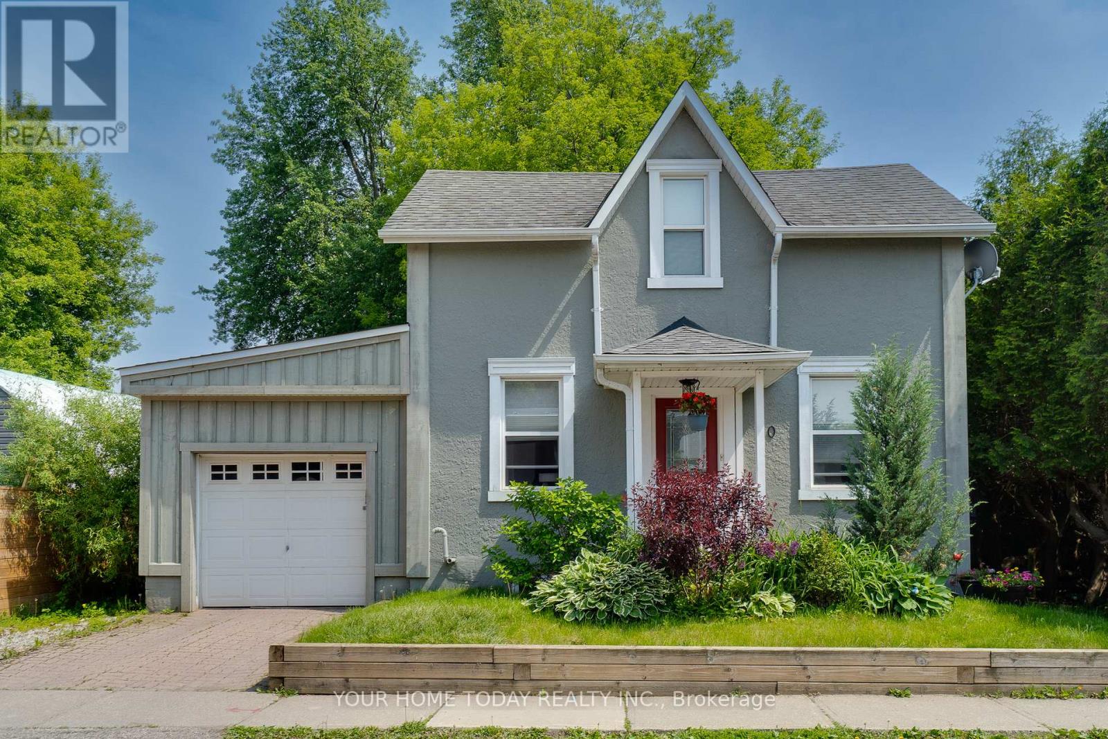 10 Knox Street, Halton Hills, Ontario  L7J 1C7 - Photo 3 - W12696186