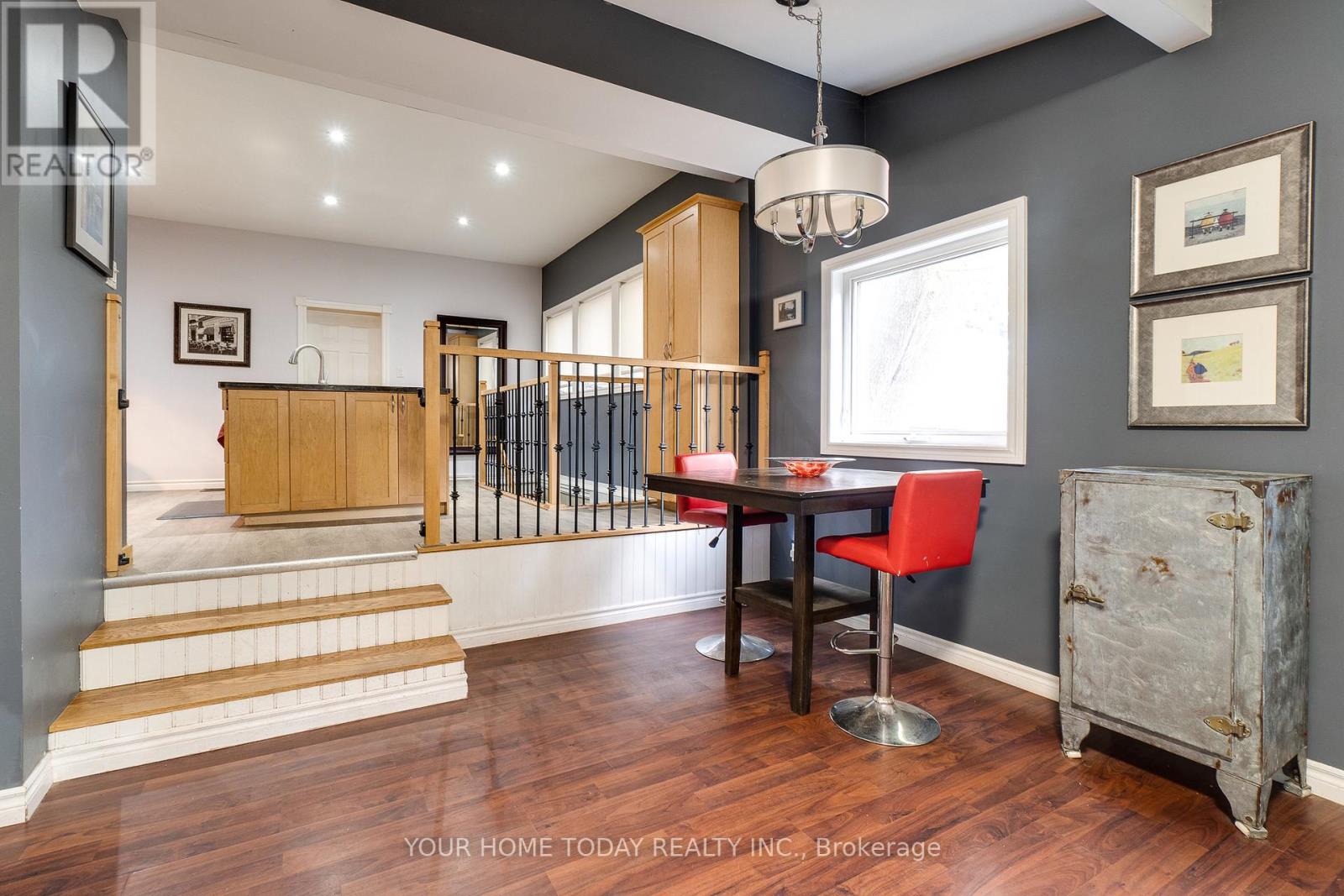 10 Knox Street, Halton Hills, Ontario  L7J 1C7 - Photo 7 - W12696186