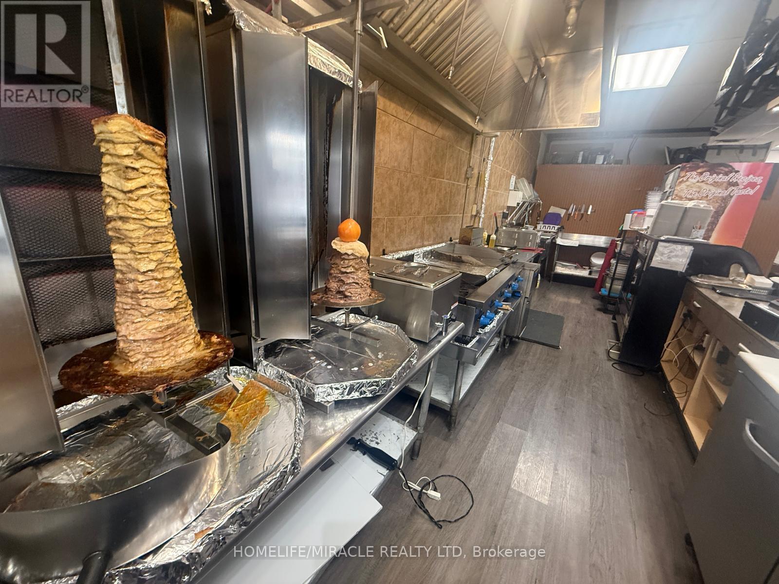 1900 Lakeshore Road W, Mississauga, Ontario  L5J 1J7 - Photo 11 - W12696252