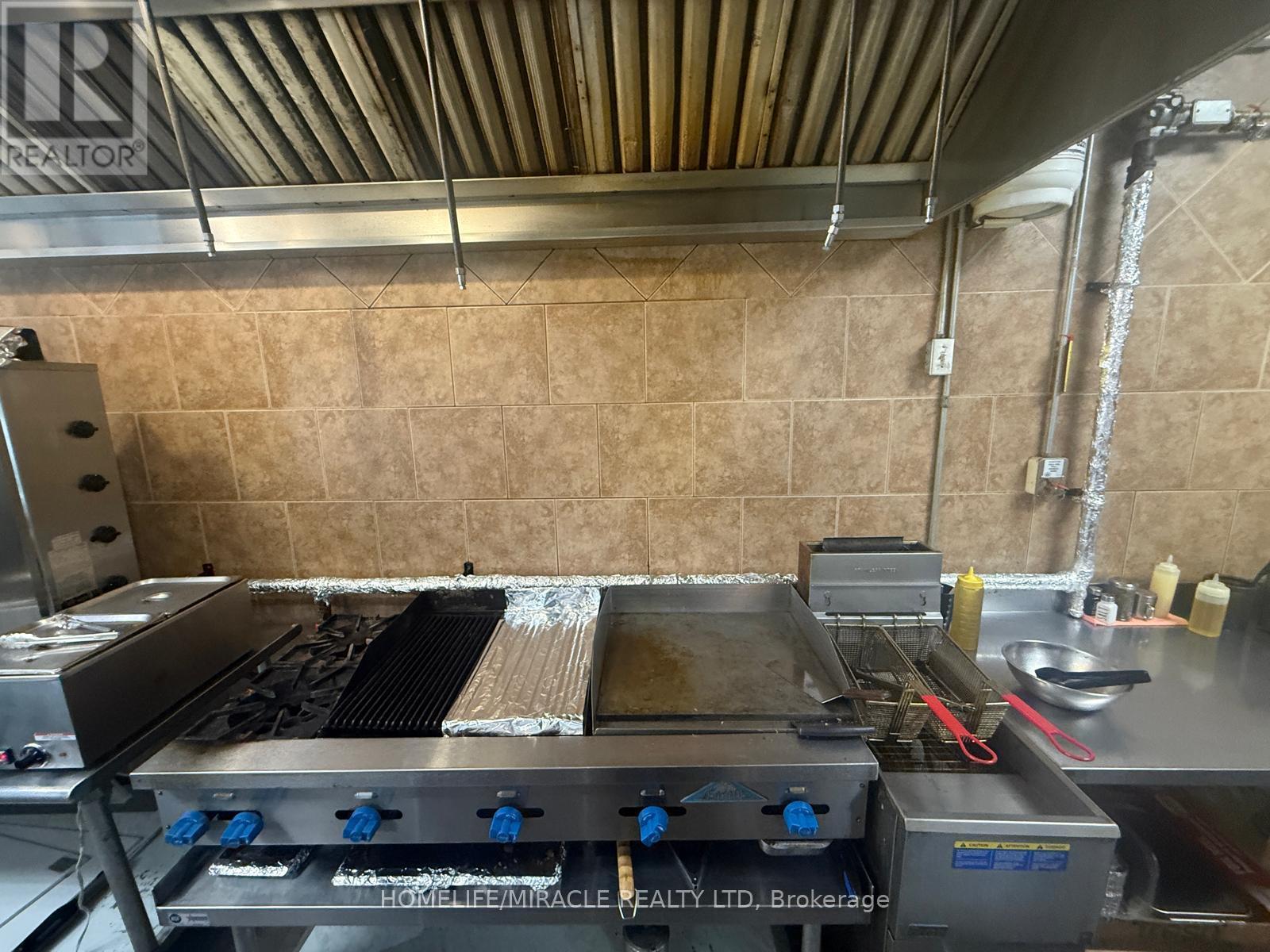 1900 Lakeshore Road W, Mississauga, Ontario  L5J 1J7 - Photo 13 - W12696252