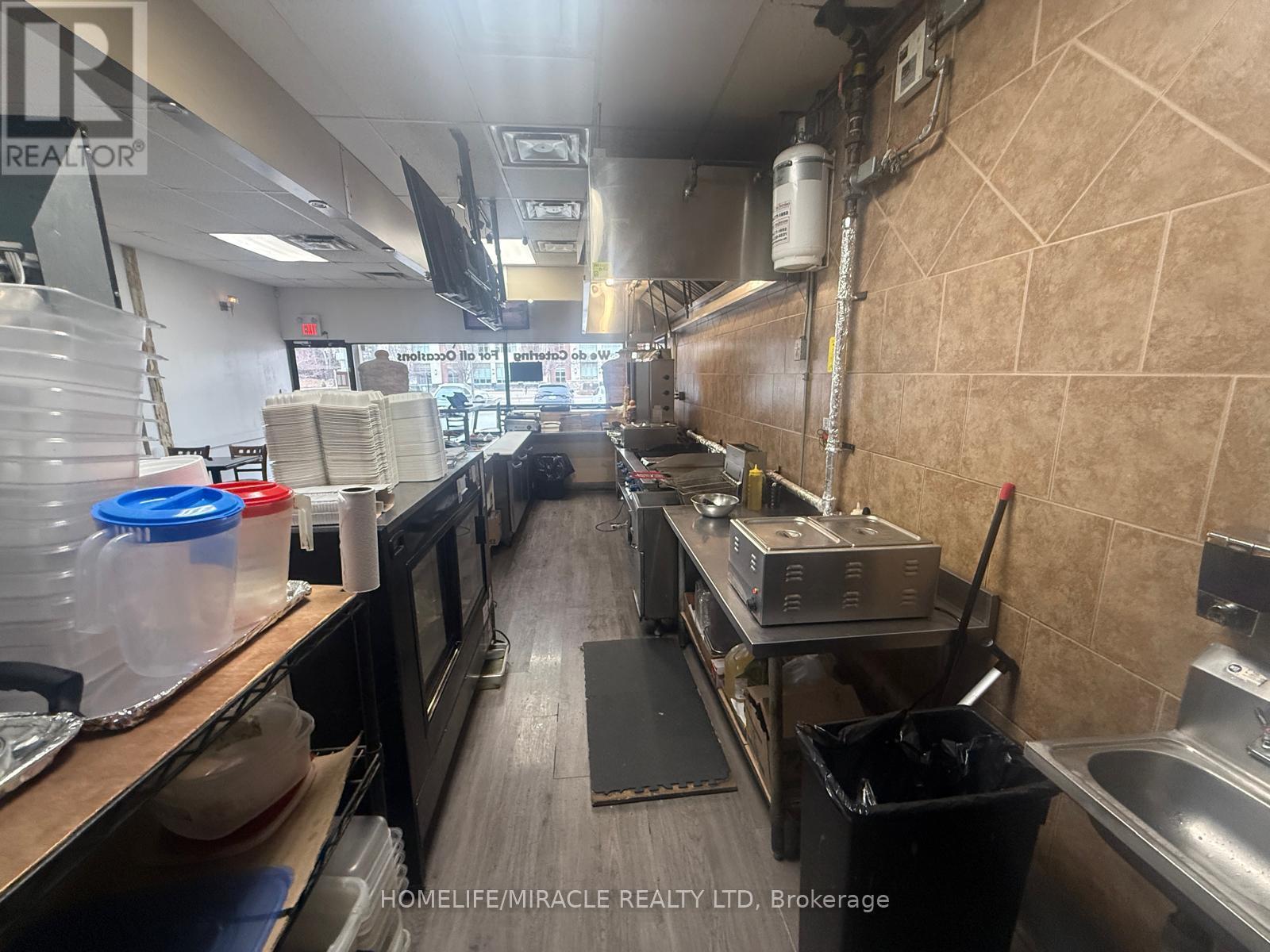 1900 Lakeshore Road W, Mississauga, Ontario  L5J 1J7 - Photo 8 - W12696252