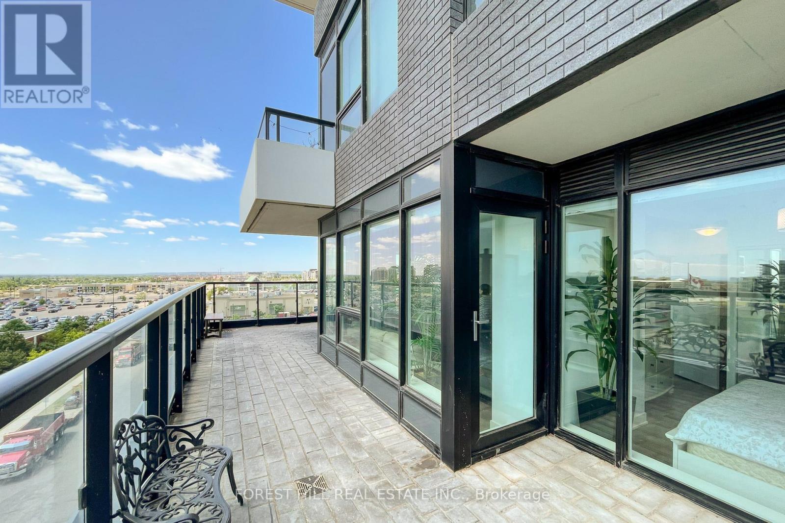 502 - 297 Oak Walk Drive, Oakville, Ontario  L6H 3R6 - Photo 22 - W12696258